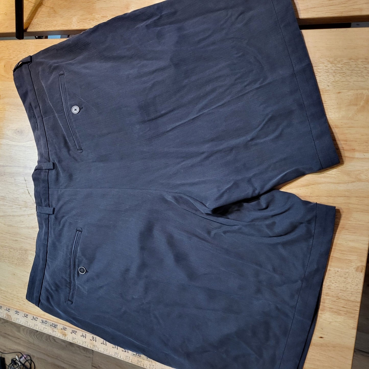 Tommy Bahama Black 100% Silk Pleated Front Shorts size 40 Beach Summer
