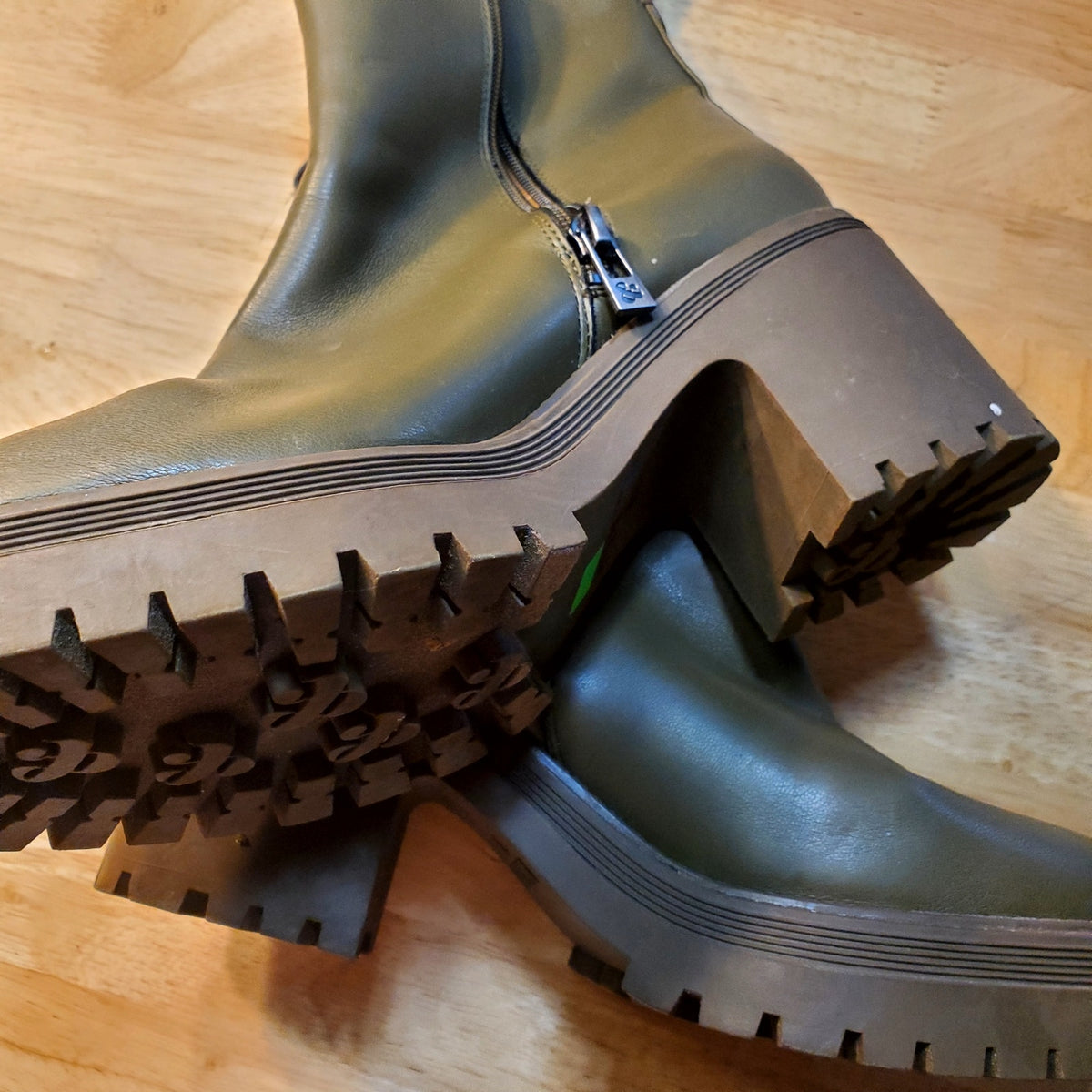 Sam & Libby Size 7.5 Green Side Zip Heeled Boots Elastic Ankle