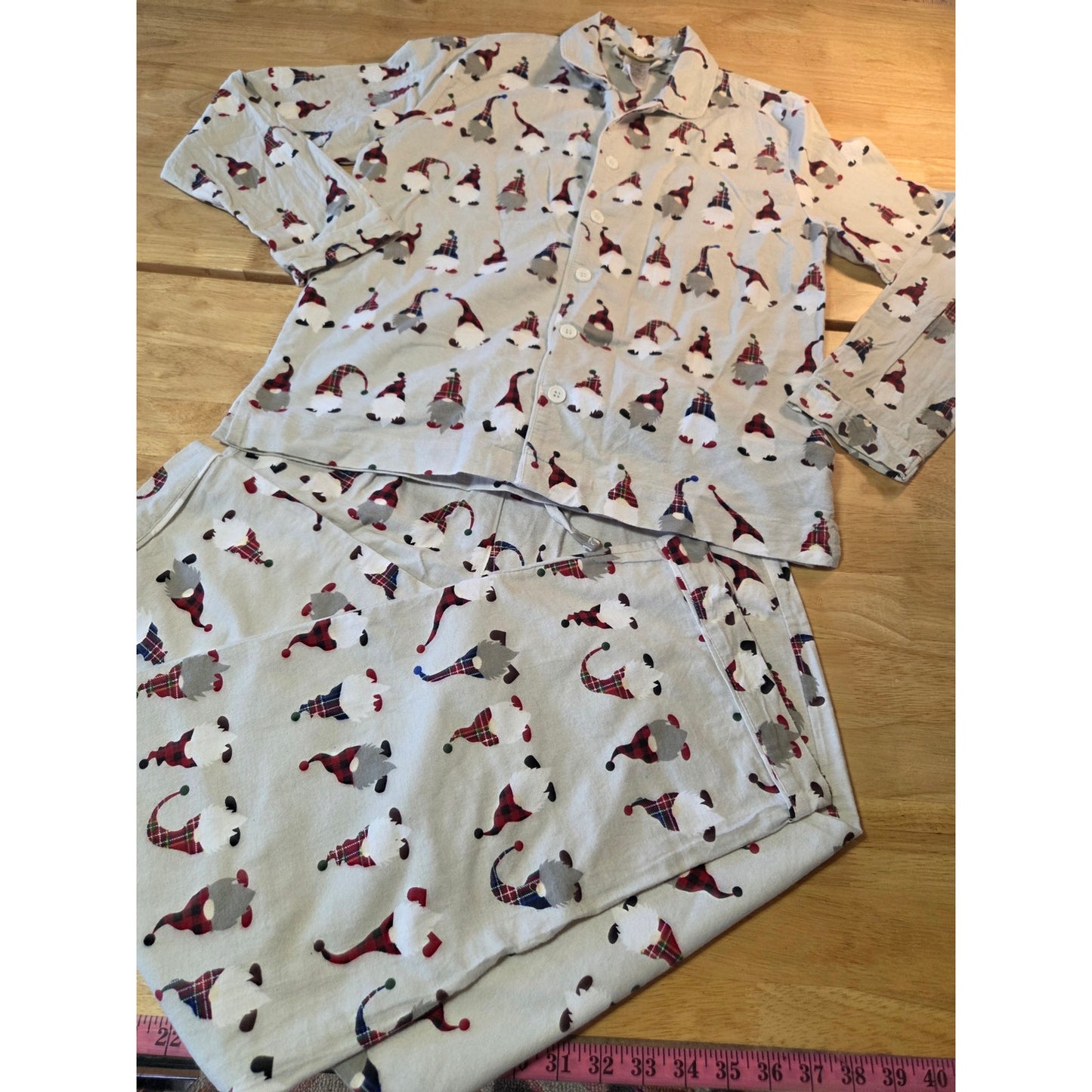pottery Barn women's size medium gnome flannel gray Christmas pajamas set med.
