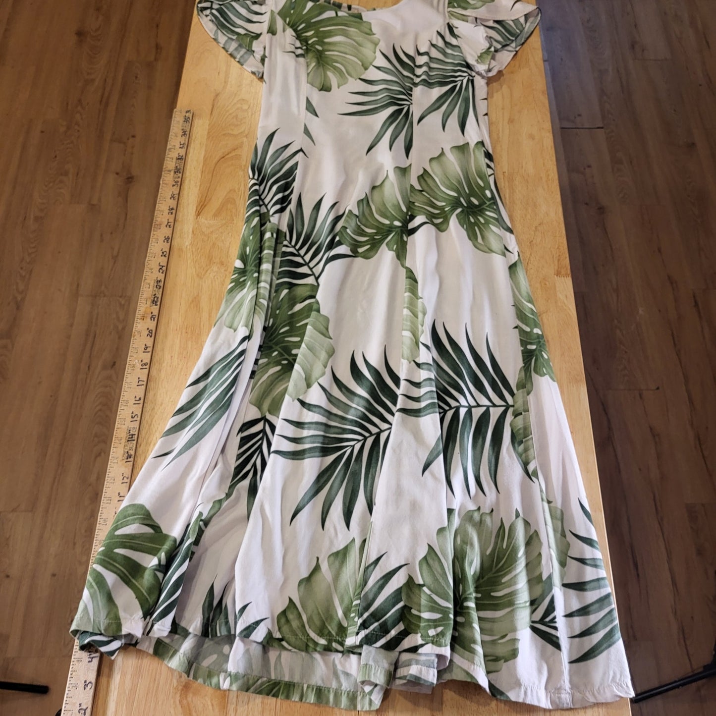 Hilo Hattie Vintage Made In Hawaii Rayon Botanical Print 17" P2P Medium