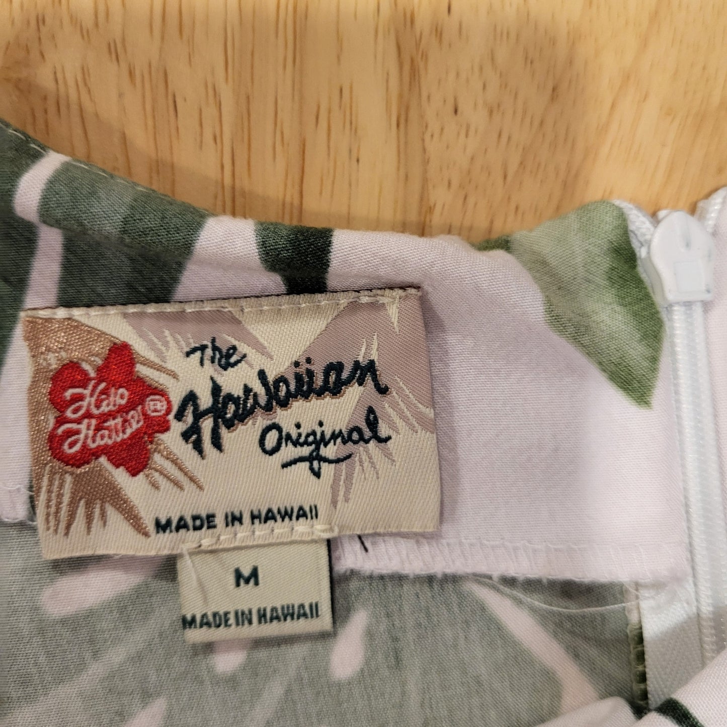 Hilo Hattie Vintage Made In Hawaii Rayon Botanical Print 17" P2P Medium