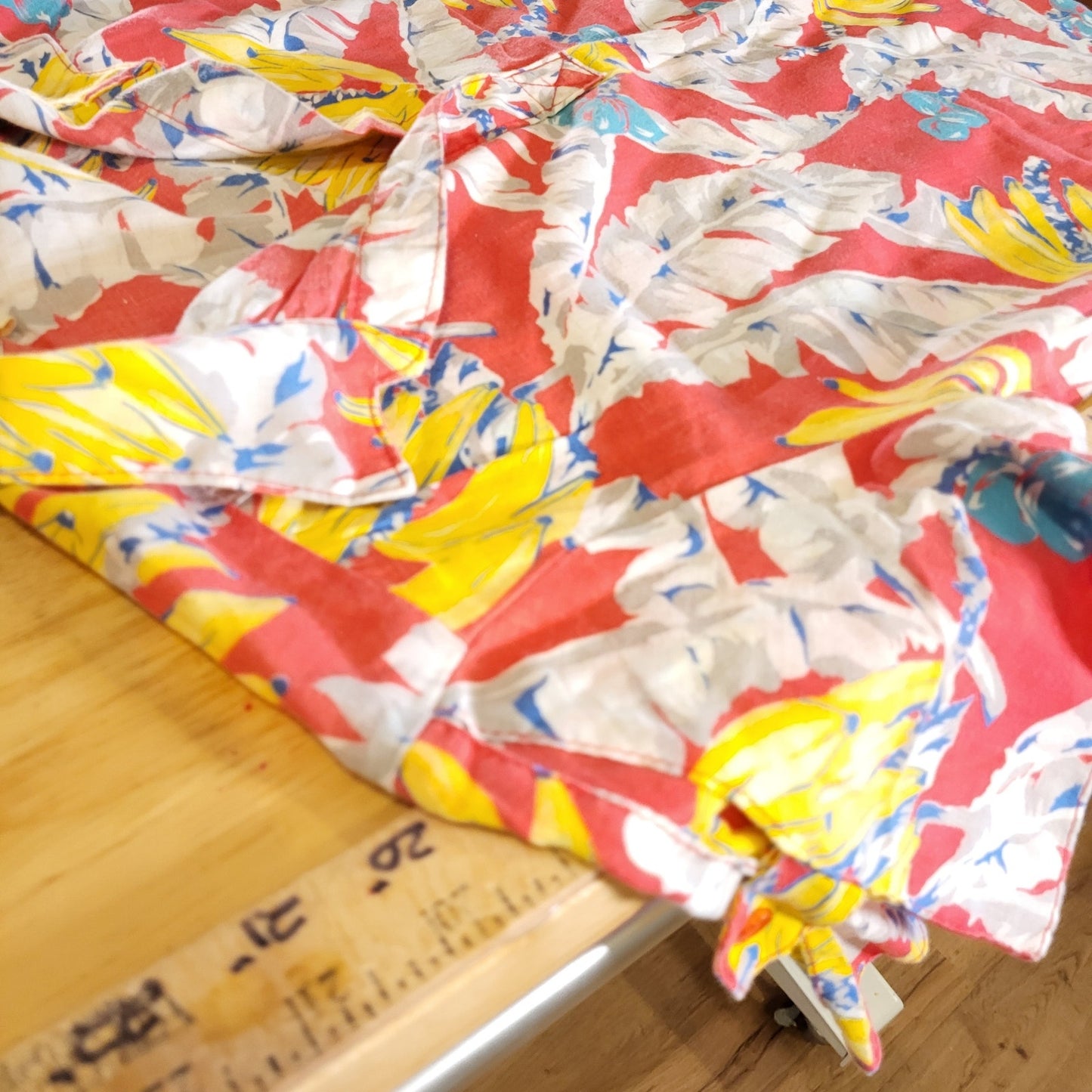 Vintage You Babes Red Banana Print Hawaiian Interesting Sleeve Collared S