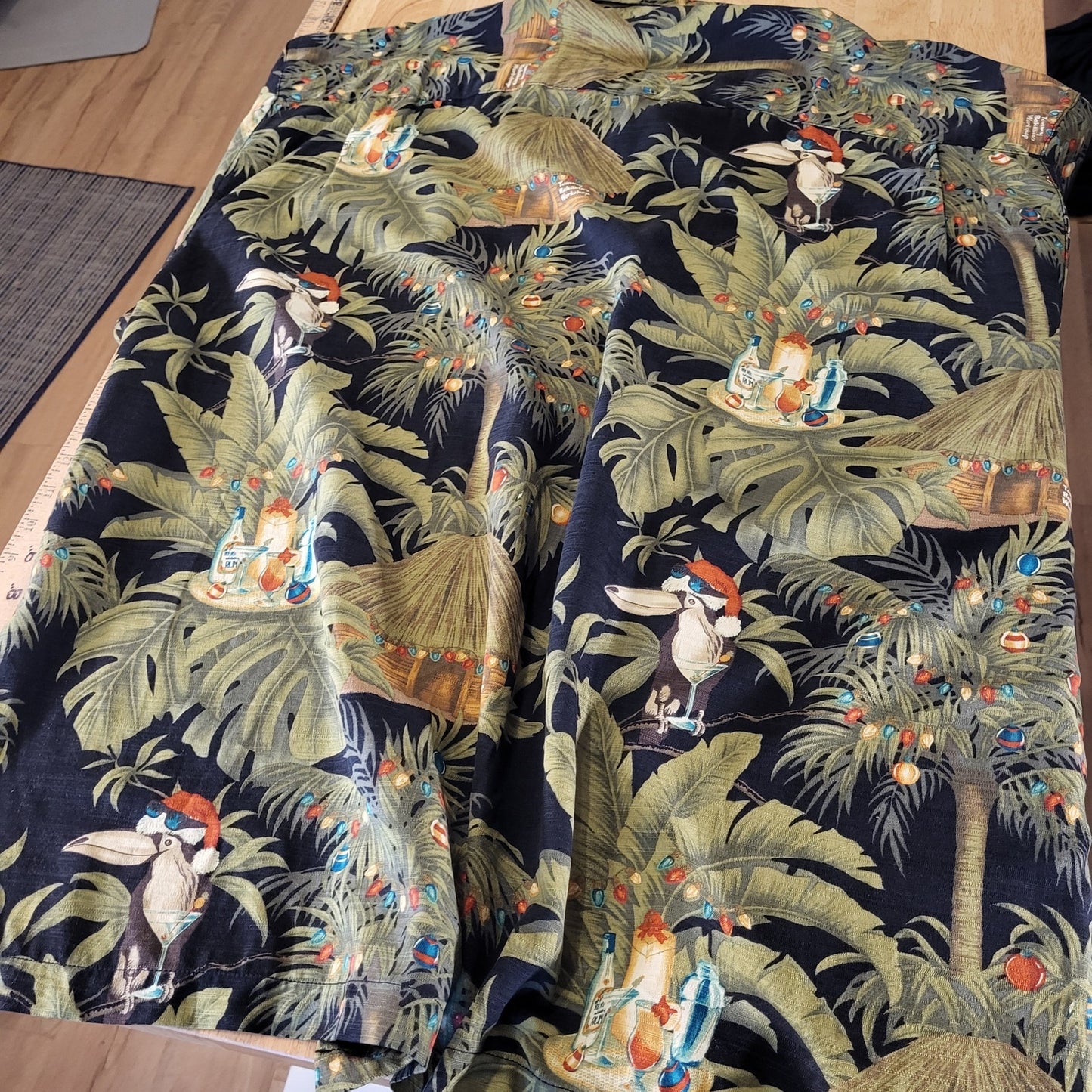 Tommy Bahama 100% Silk Christmas Island Hawaiian Tiki Santa XXL Embroidered