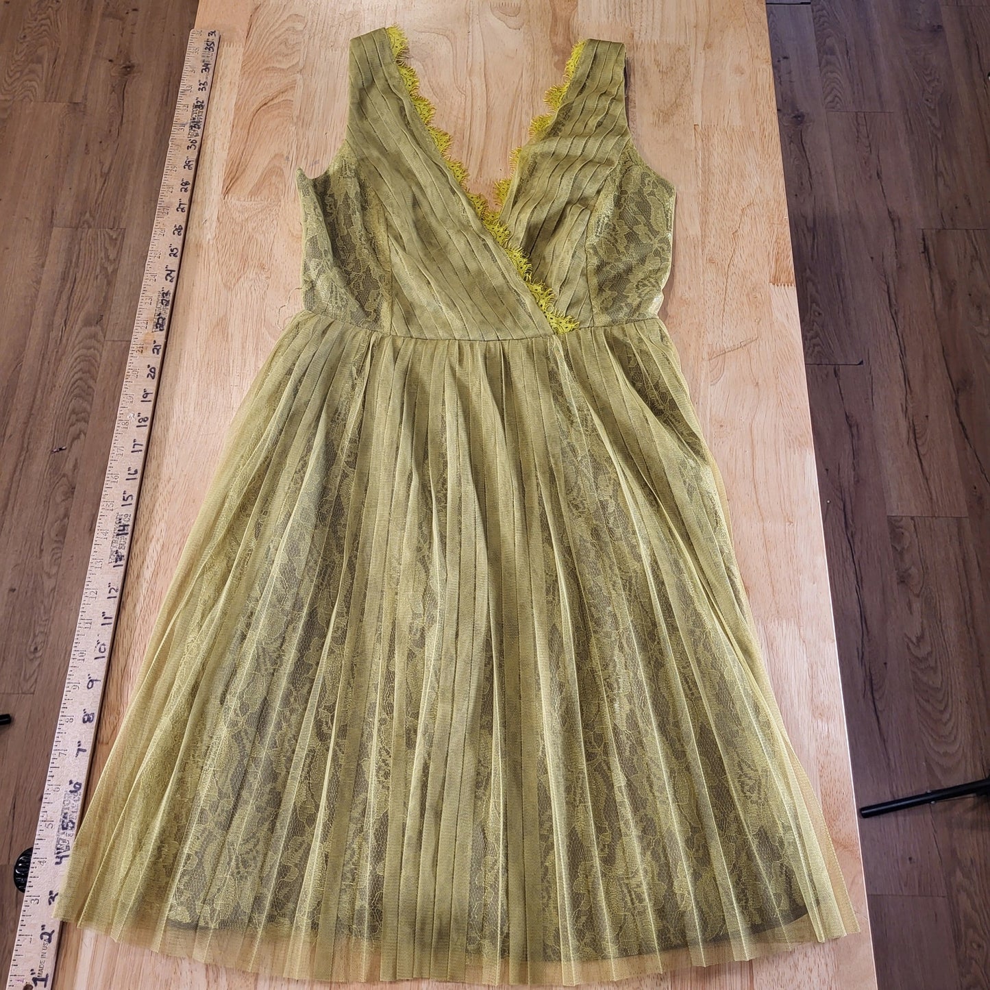 Ryu Anthropologie Green Lace Sleeveless Mini Dress V-neckline Lined 26" Waist S