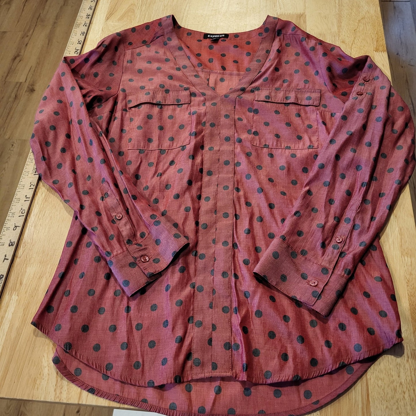 Express Medium Red & Black Polkadot Blouse Lightweight V-neck Pockets 18" p2p