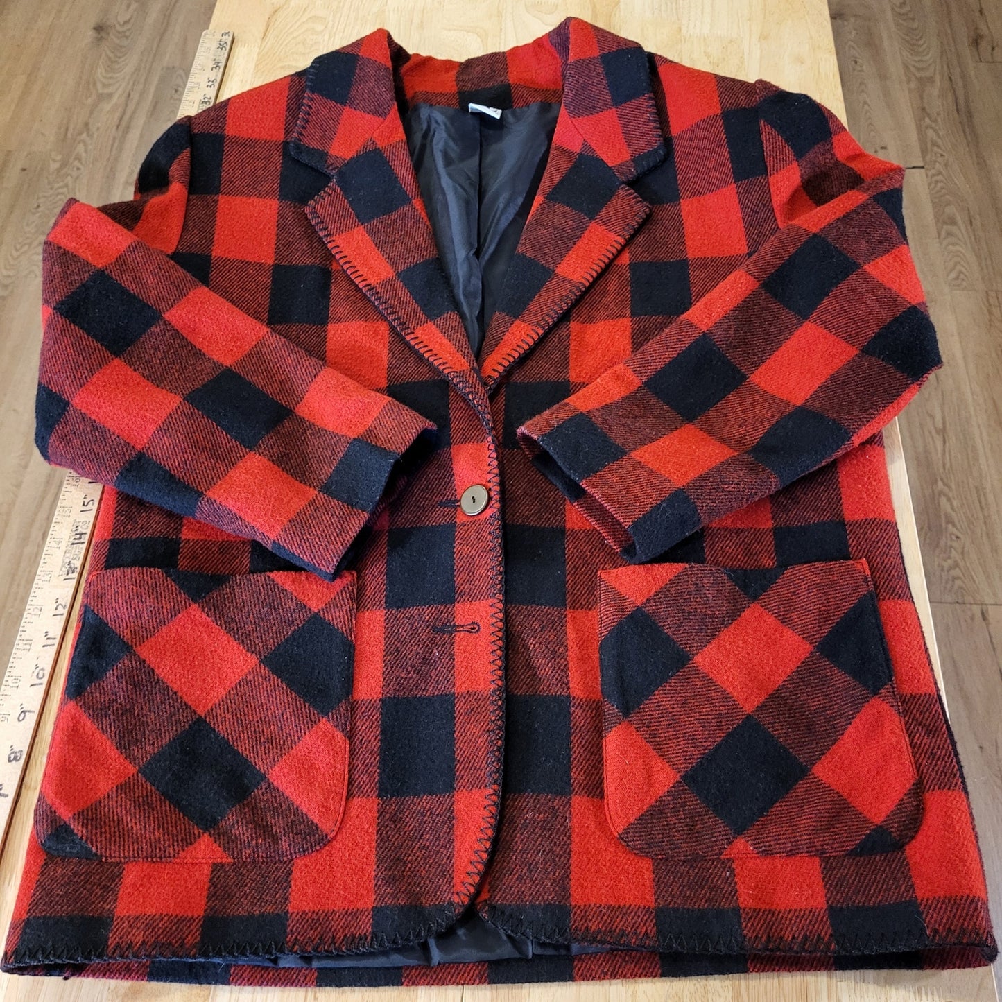 Red buffalo plaid wool felt Blazer blanket stitch Edge vintage pockets 23" p2p