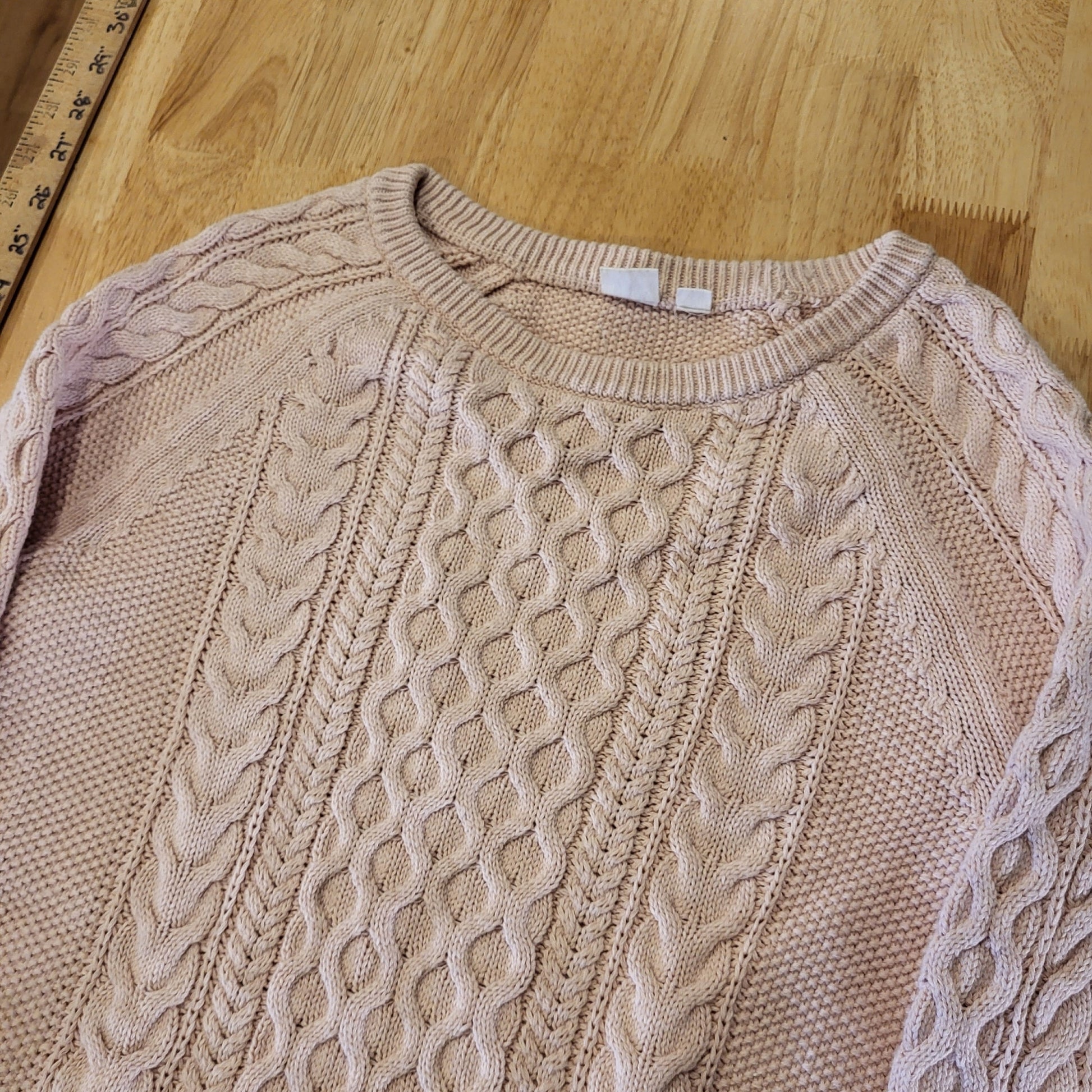 Gap pink cable knit sweater 100% cotton small 17" Pit to pit 25" long retro