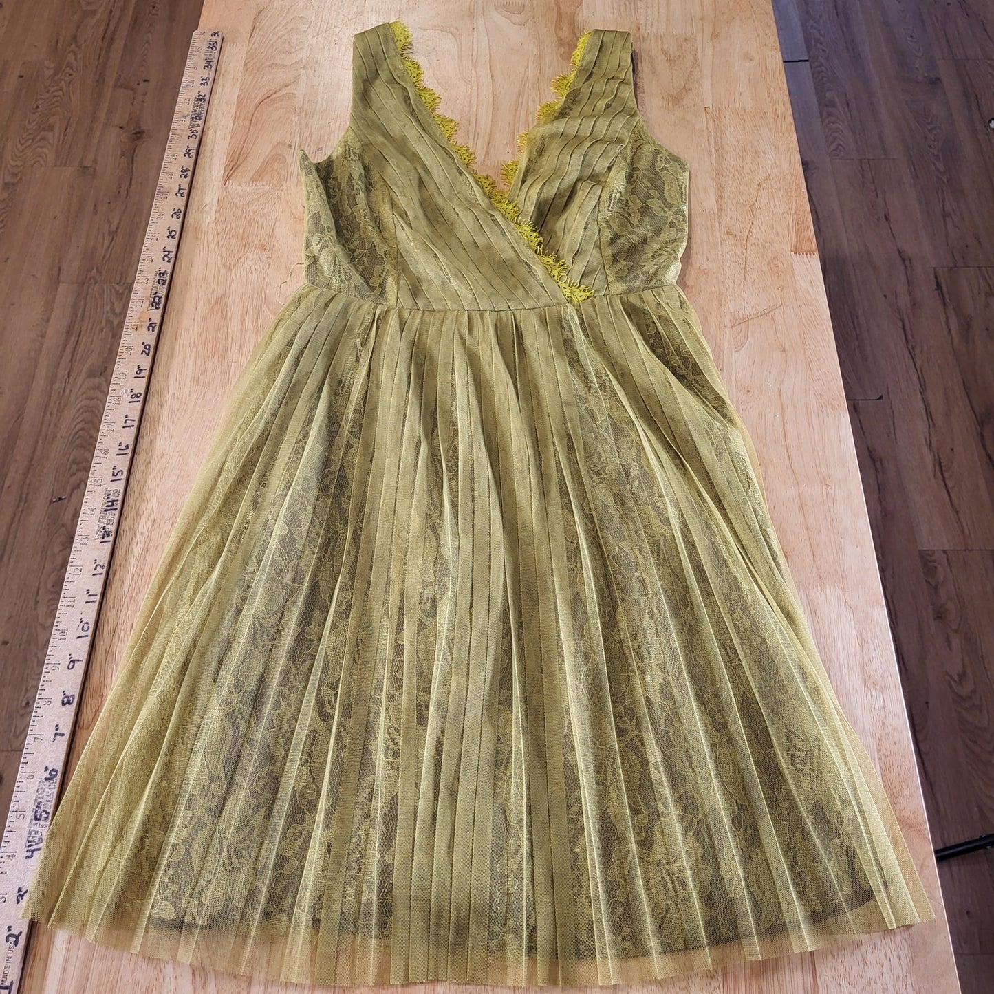 Ryu Anthropologie Green Lace Sleeveless Mini Dress V-neckline Lined 26" Waist S