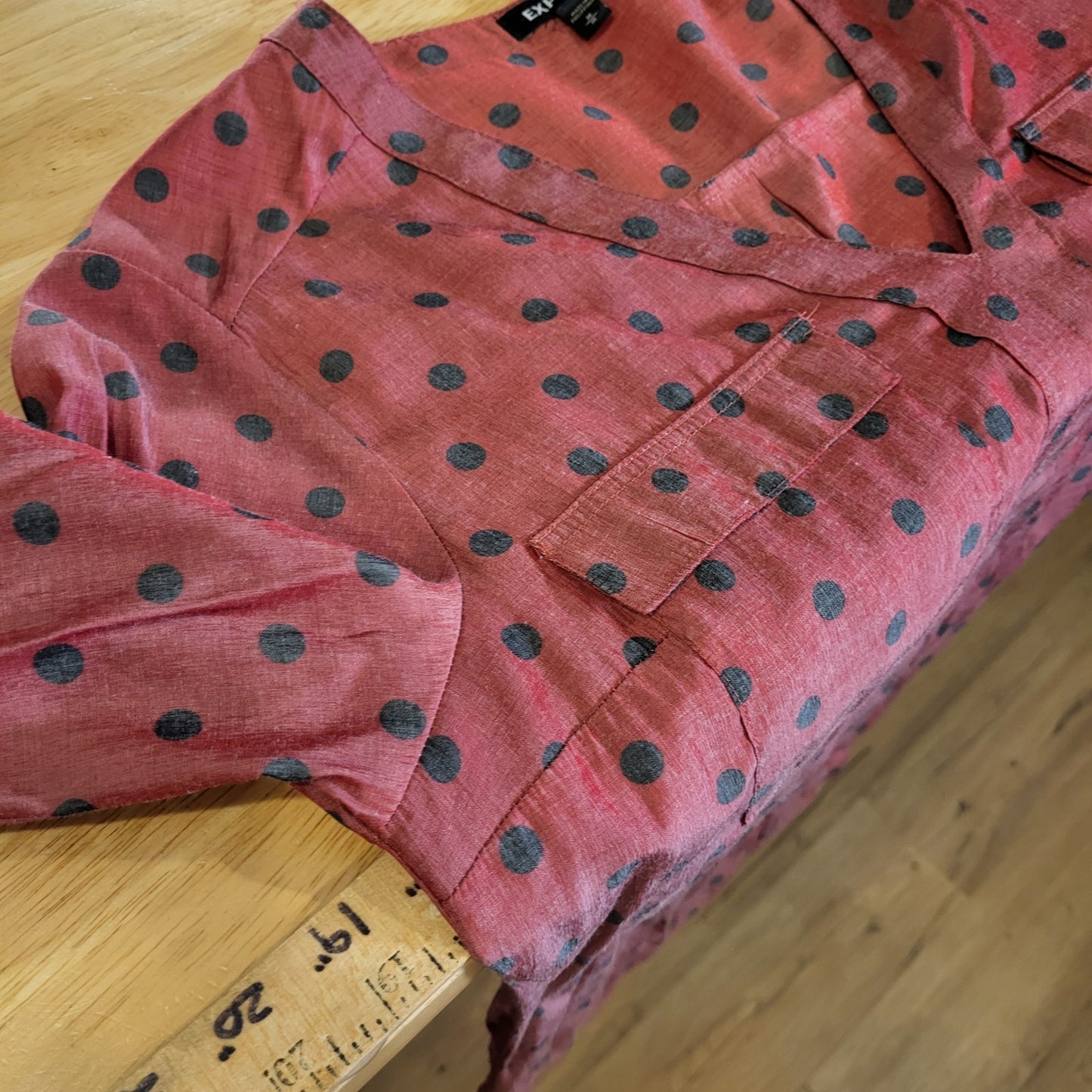 Express Medium Red & Black Polkadot Blouse Lightweight V-neck Pockets 18" p2p