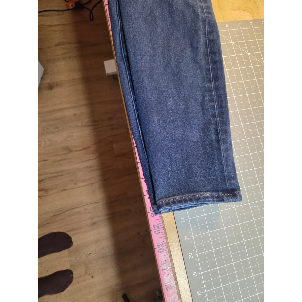 Duluth Trading Company skinny jeans gusseted same detail down the leg size 6