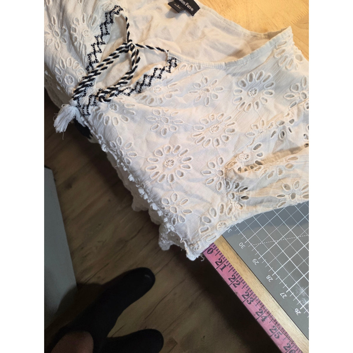 Fashion Fuse White Eyeletted Cotton Tiered Bell Sleeve Dress Blue Trim Large