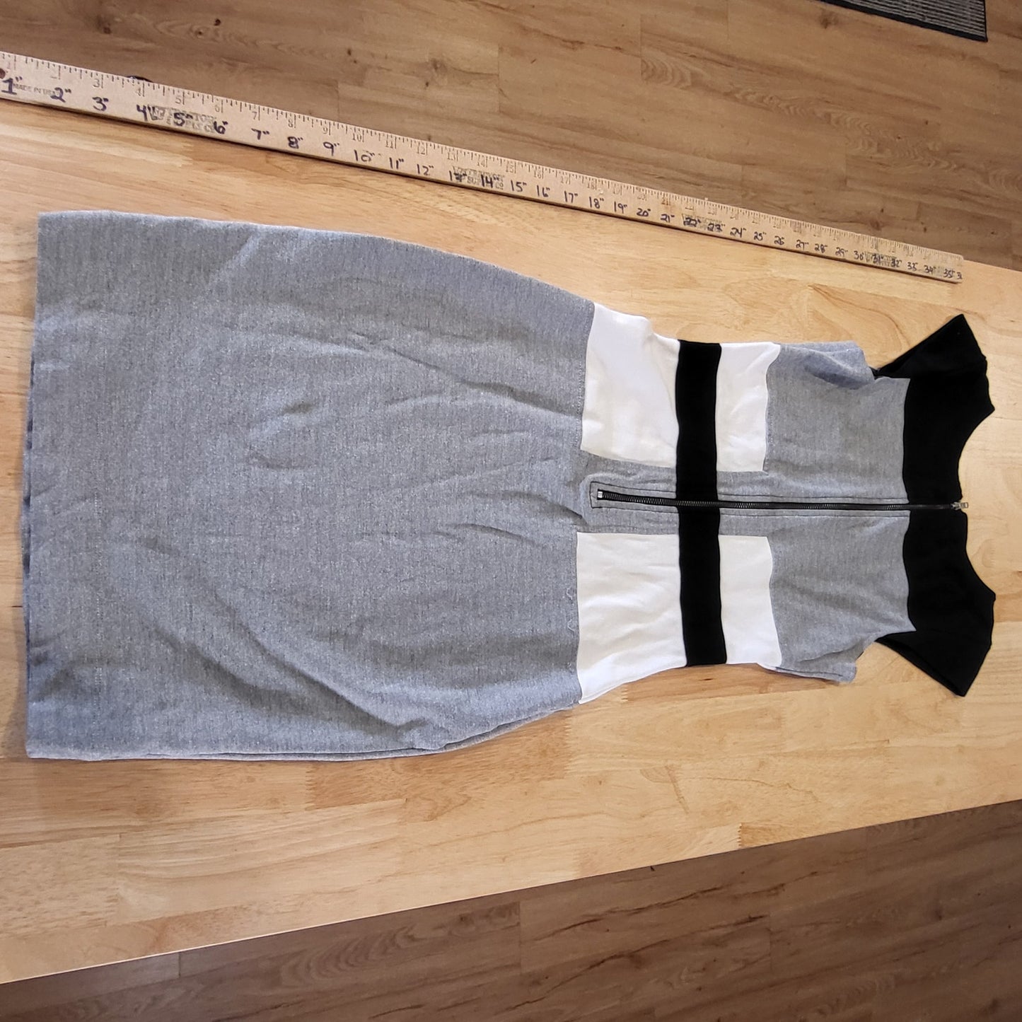 French Connection Black Gray White Sleeveless Jersey Knit Pencil Dress Zip