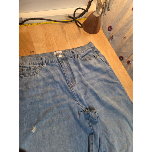 True craft relaxed wide leg size 12 distressed light wash jeans