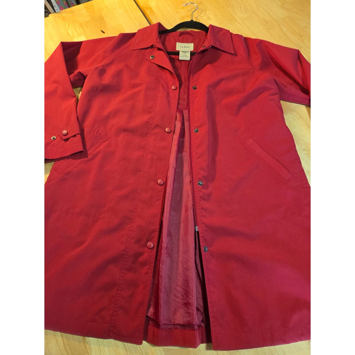 LL Bean red jacket zipper pocket size medium water resistant work jacket