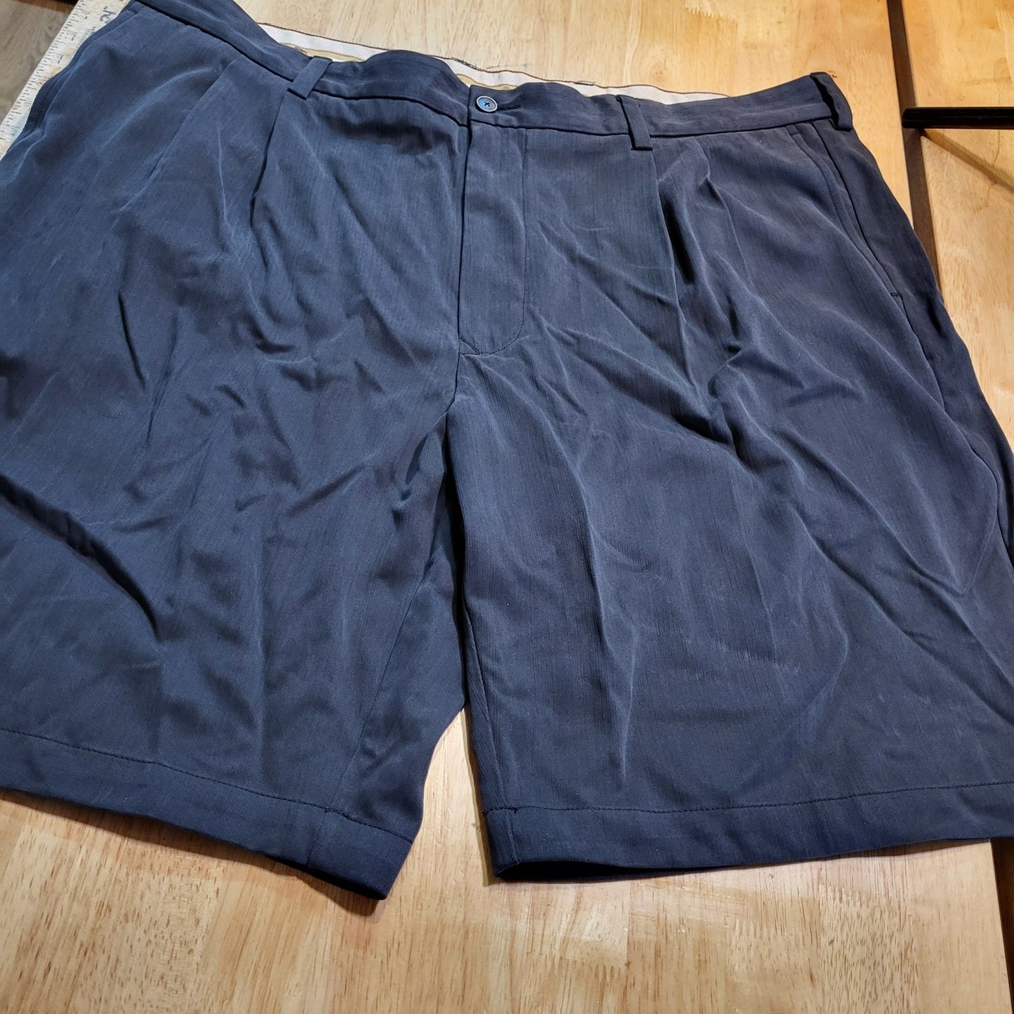 Tommy Bahama Black 100% Silk Pleated Front Shorts size 40 Beach Summer