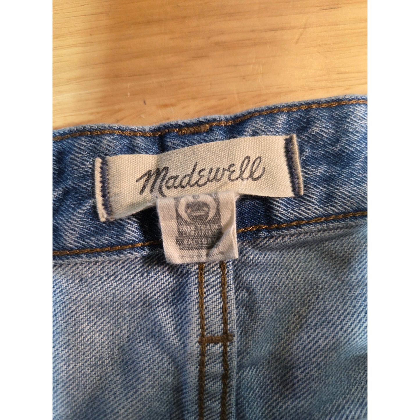 Madewell The Darted Barrel leg Jean size 30 light wash
