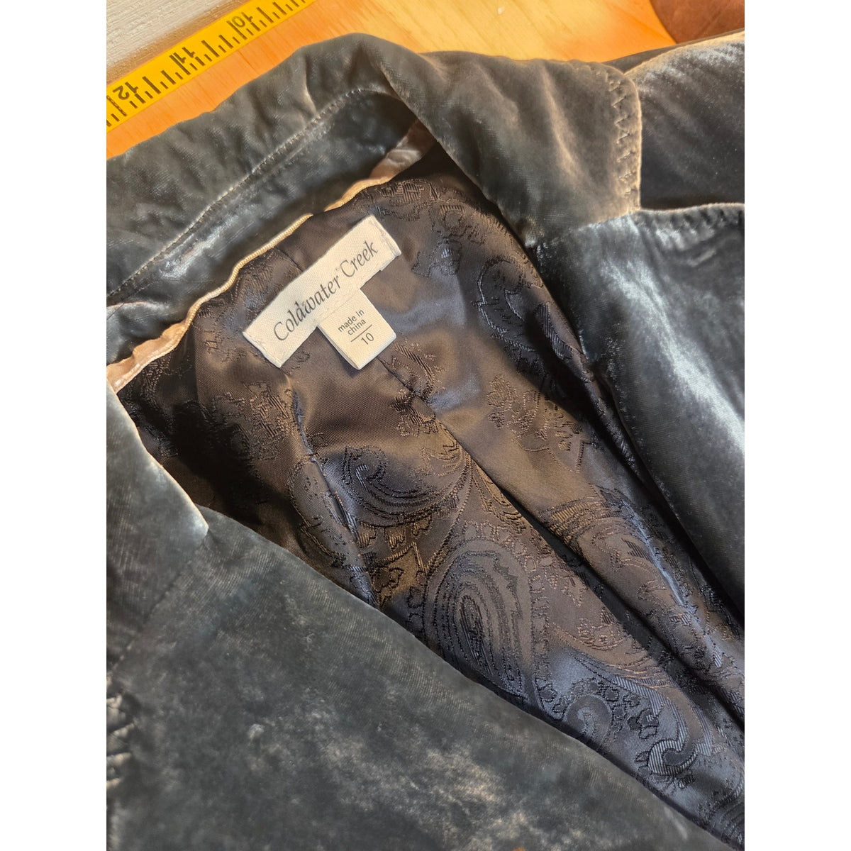 Coldwater Creek size 10 100% silk blue velvet beautiful long knee length coat