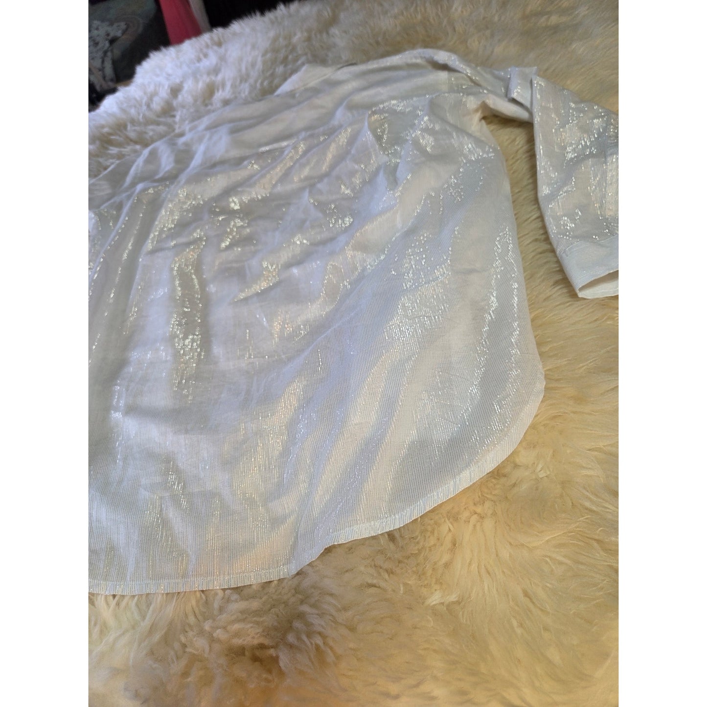 Gloria Vanderbilt White long sleeve collared button down silver metallic Medium