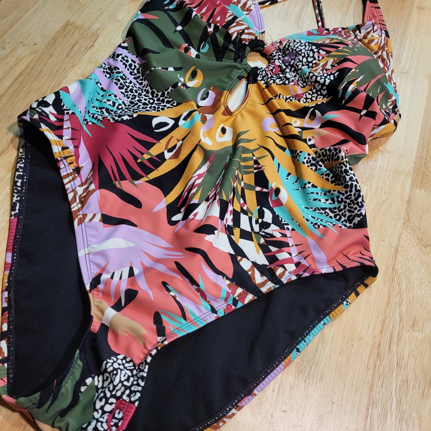 Floral one piece bathing suit racer back straps size 10 14“ pit to pit