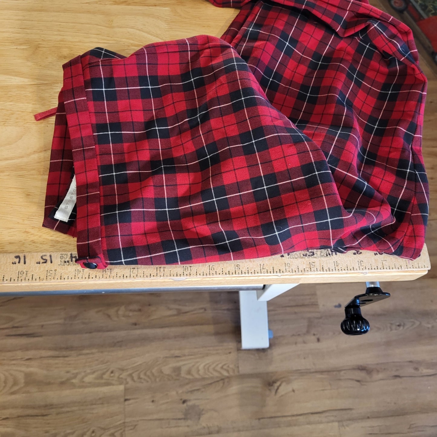 Jones New York Sport Stretch 14 Red Plaid Tartan Cigarette Pants