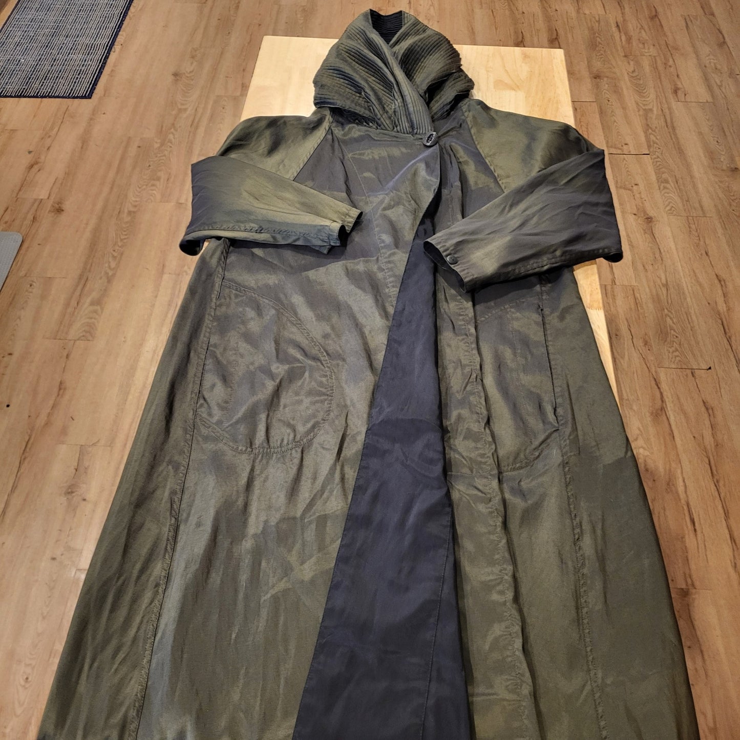 Reversable Green & Black Hooded Pleated Nylon Long Coat Cowell Pockets Button