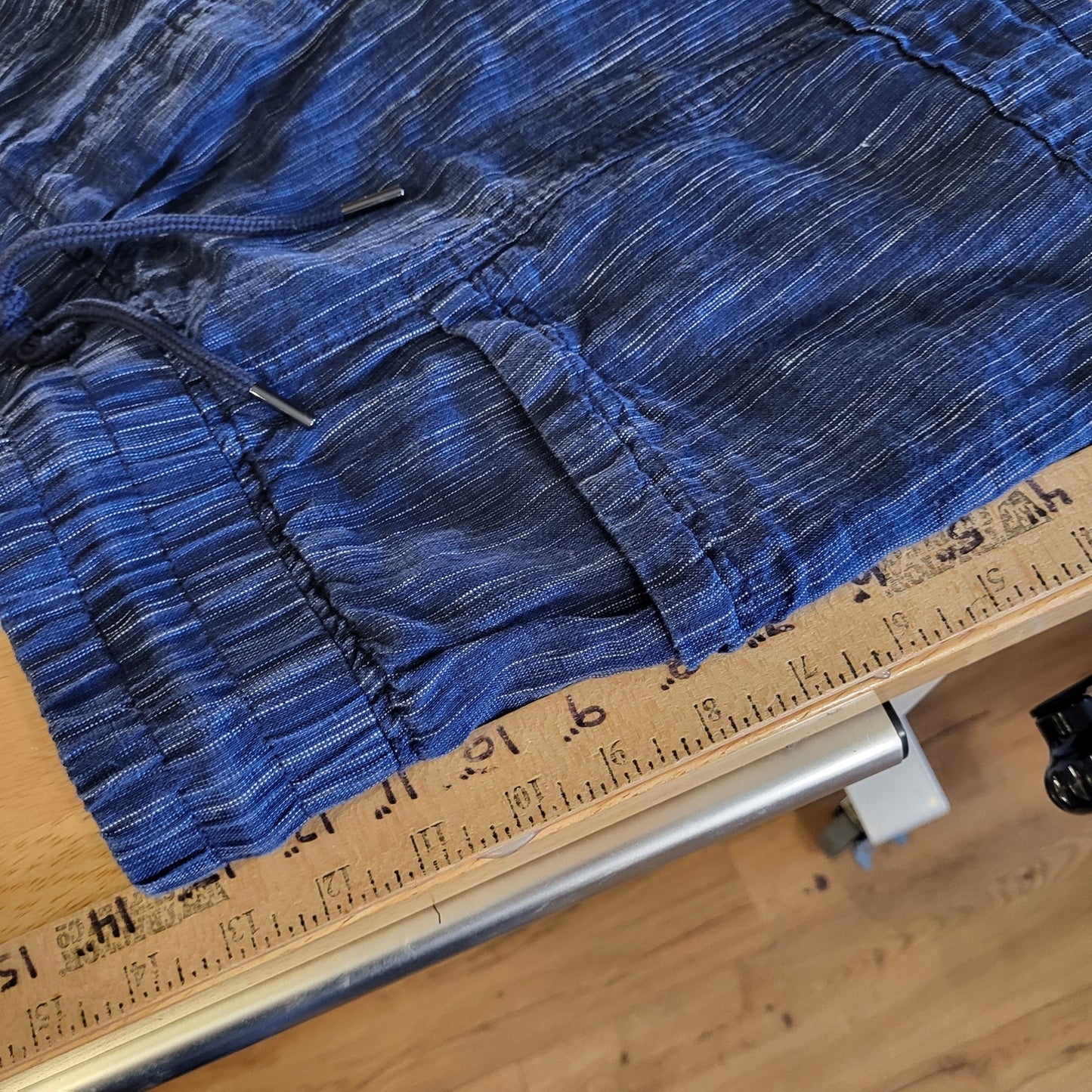 Athleta Blue Cotton Elastic Waist Shorts Pockets Medium 32" Waist