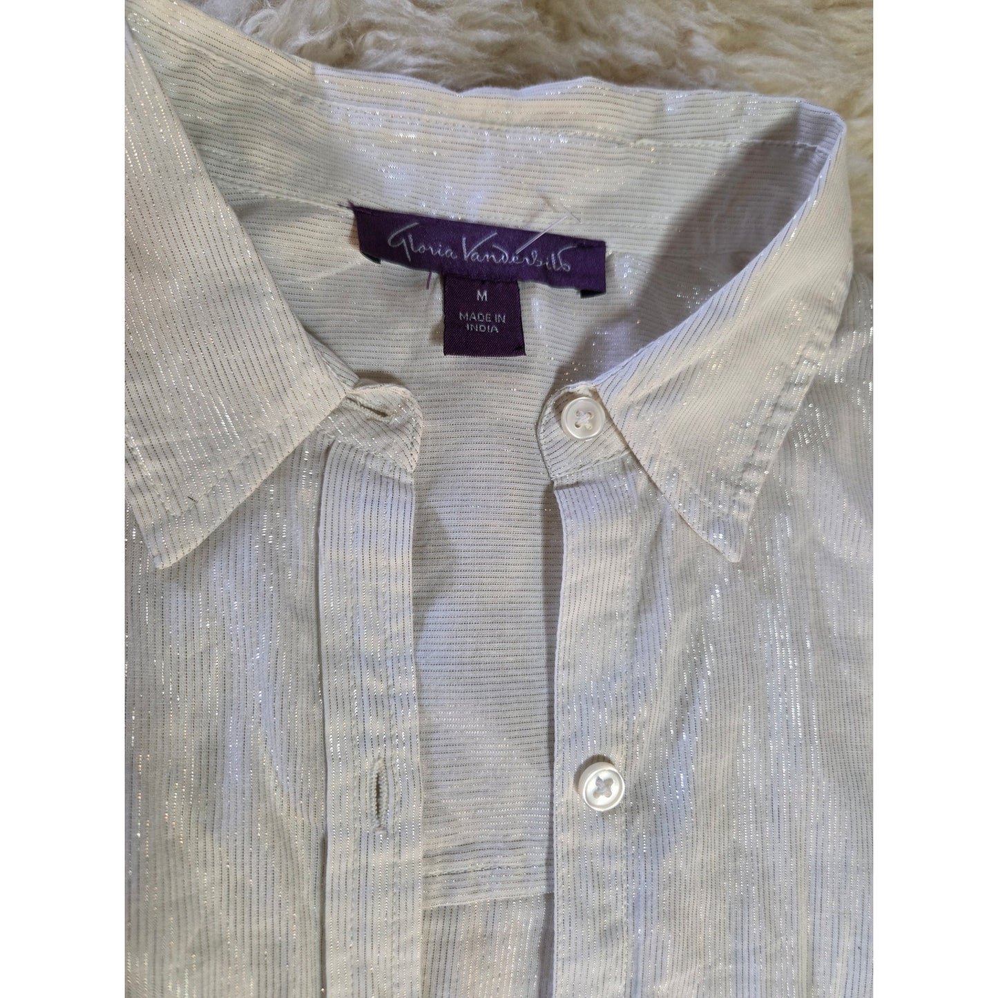 Gloria Vanderbilt White long sleeve collared button down silver metallic Medium