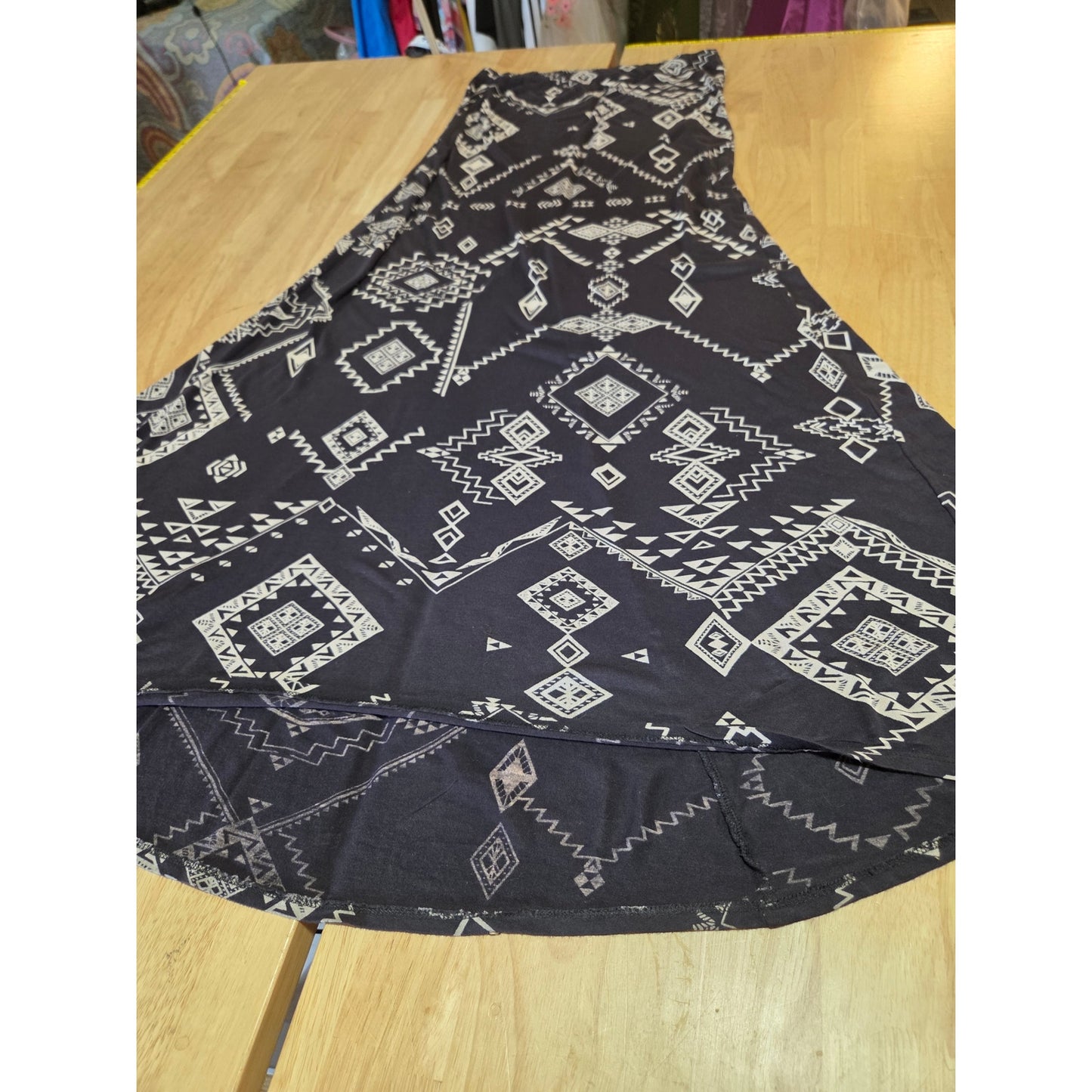 Billabong maxi skirt Jersey knits Aztec prints black and gray bodycon Medium