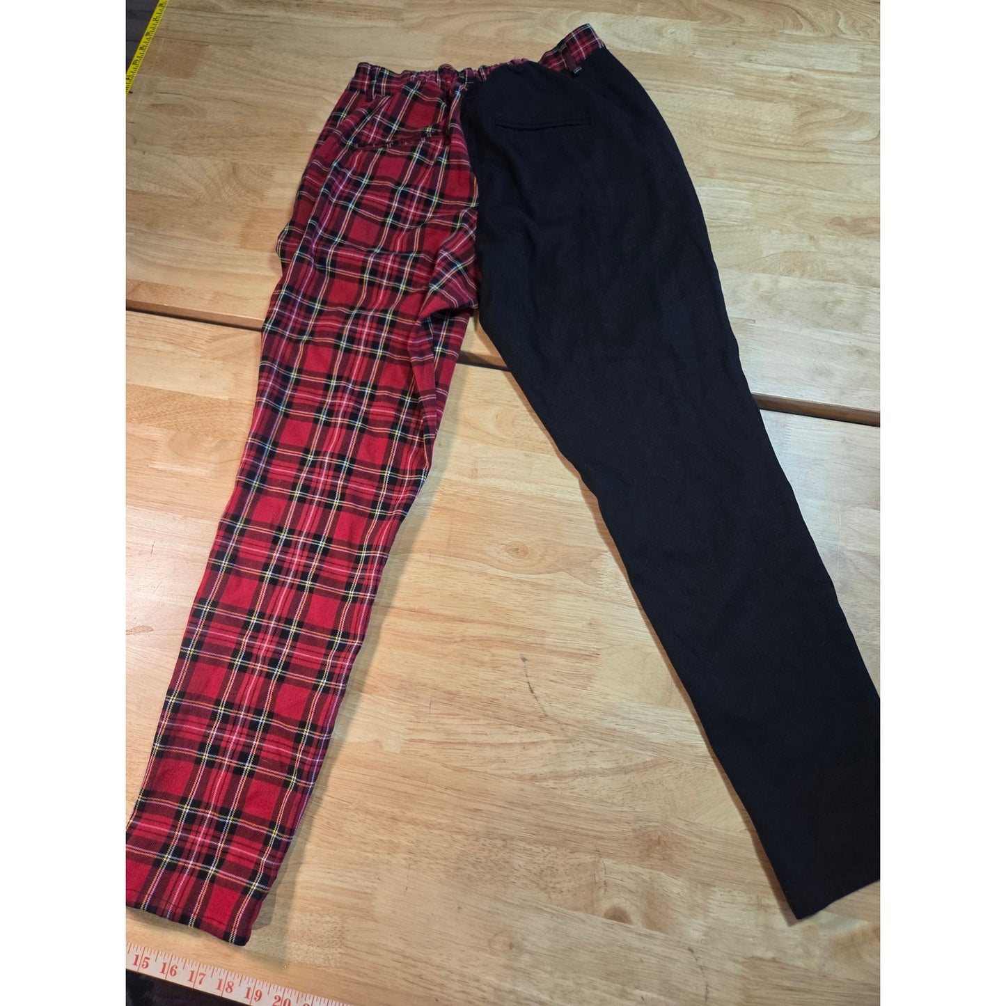 Hot Topic size small red flag contrast leg black skinny pants elastic waist