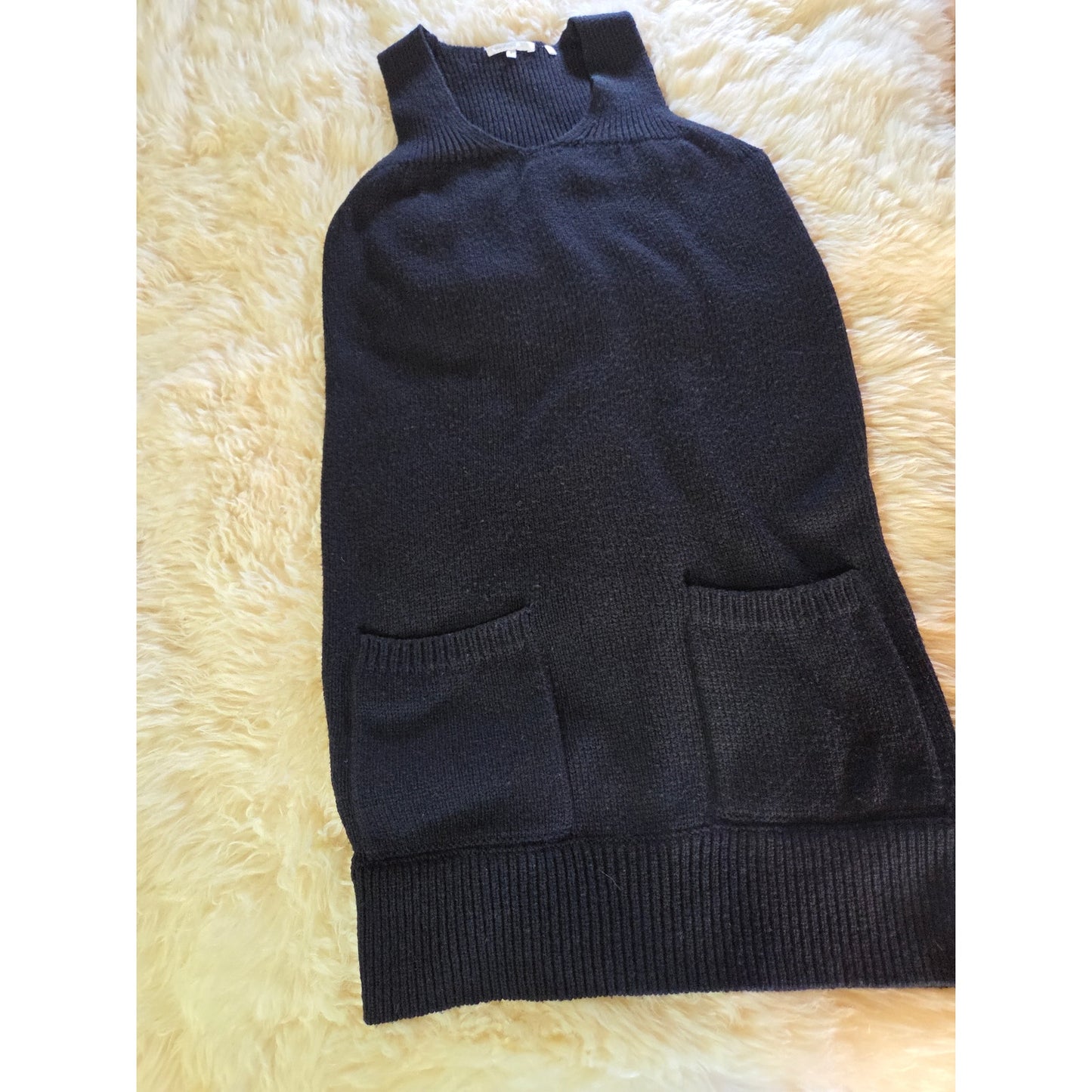 Vince black sweater knit tank dress pocket front Size Small Mini V-neck
