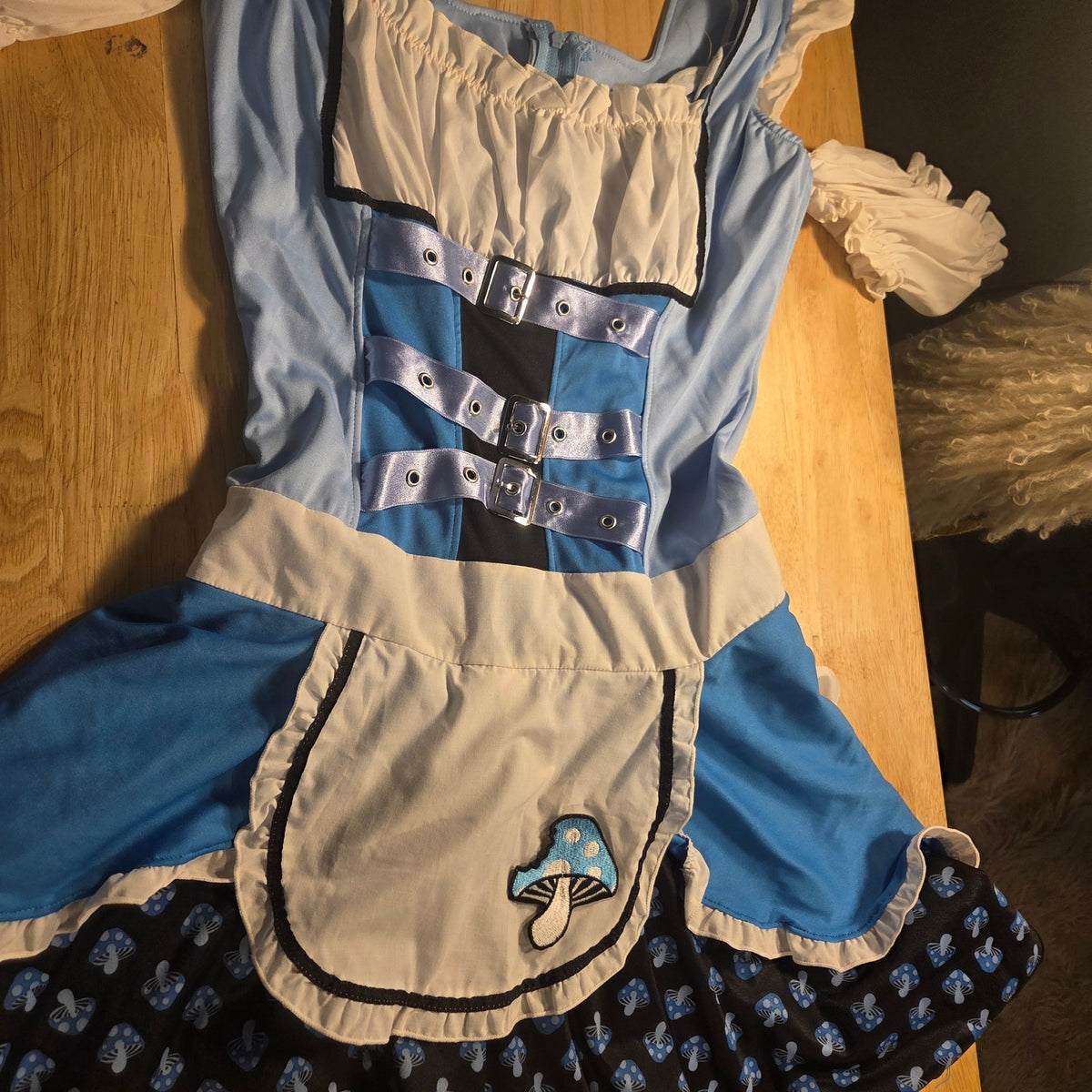 Legs Avenue Blue Mushroom Alice in Wonderland off the shoulder costume tie small