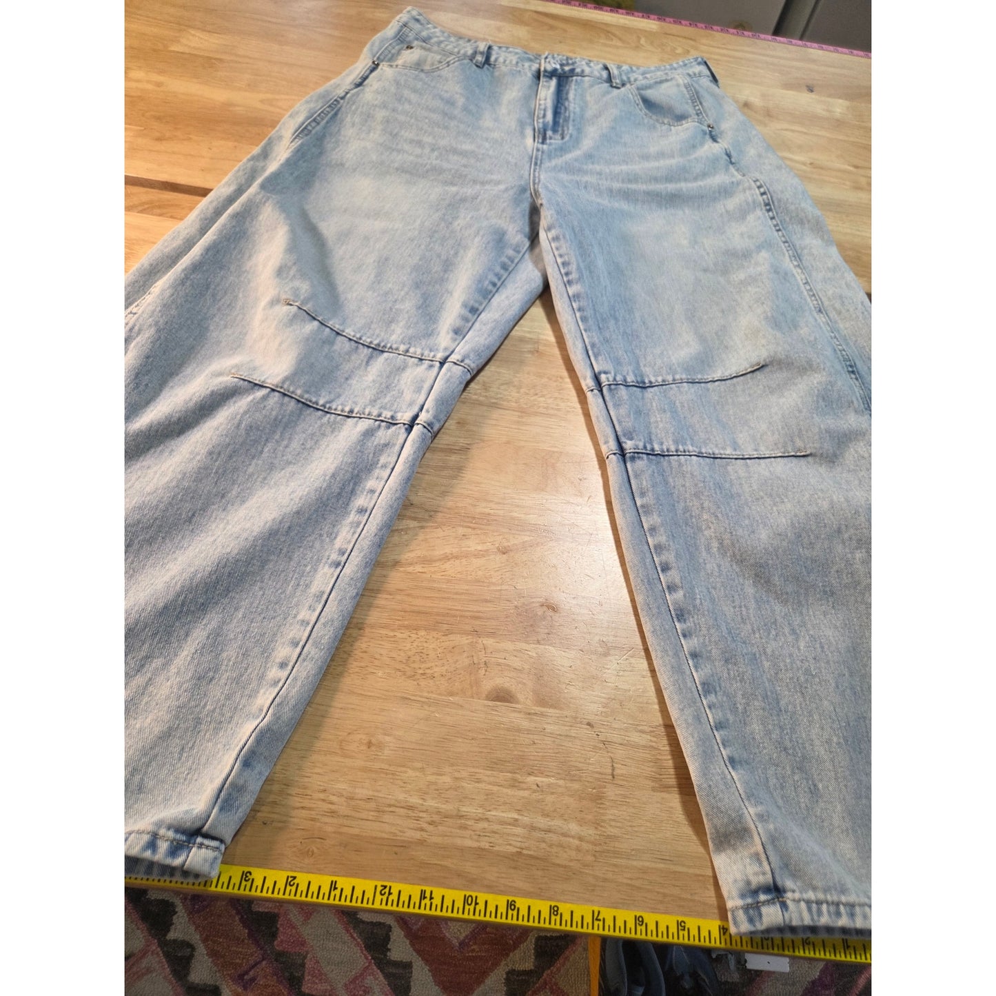 Light acid washed barrel jeans 36-in waist