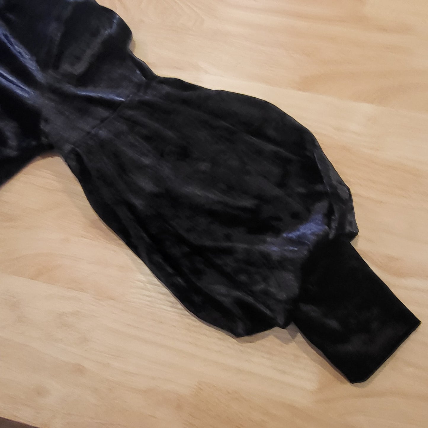 C Christian Los Angeles Black Velvet Mini Cold Shoulder Puff Sleeve 17" P2P