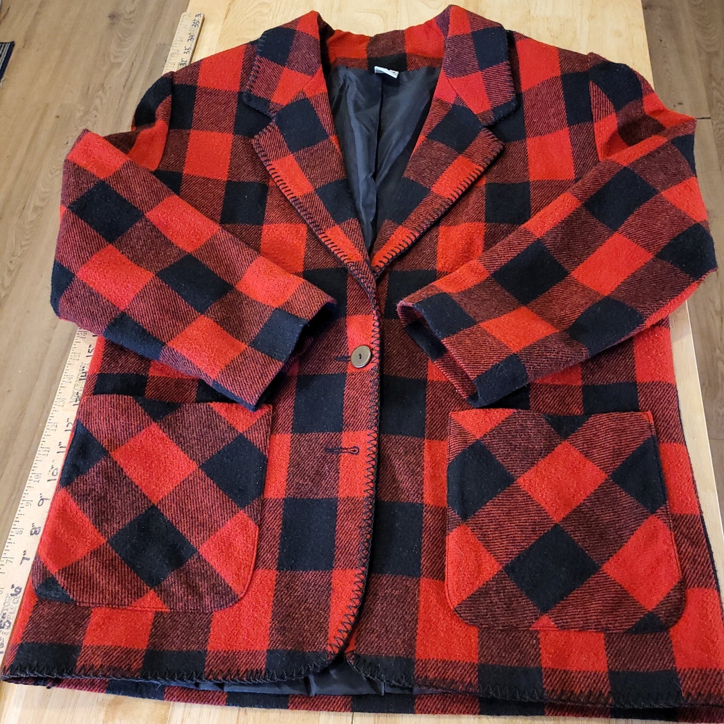 Red buffalo plaid wool felt Blazer blanket stitch Edge vintage pockets 23" p2p