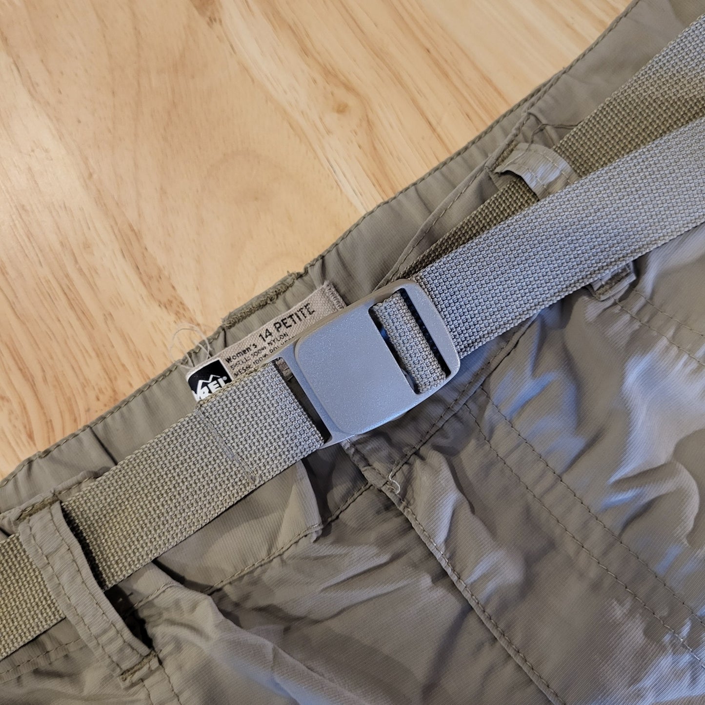 REI 14 Petite Khaki Nylon Convertible Pants Zip Pocket Belted 32" Waist
