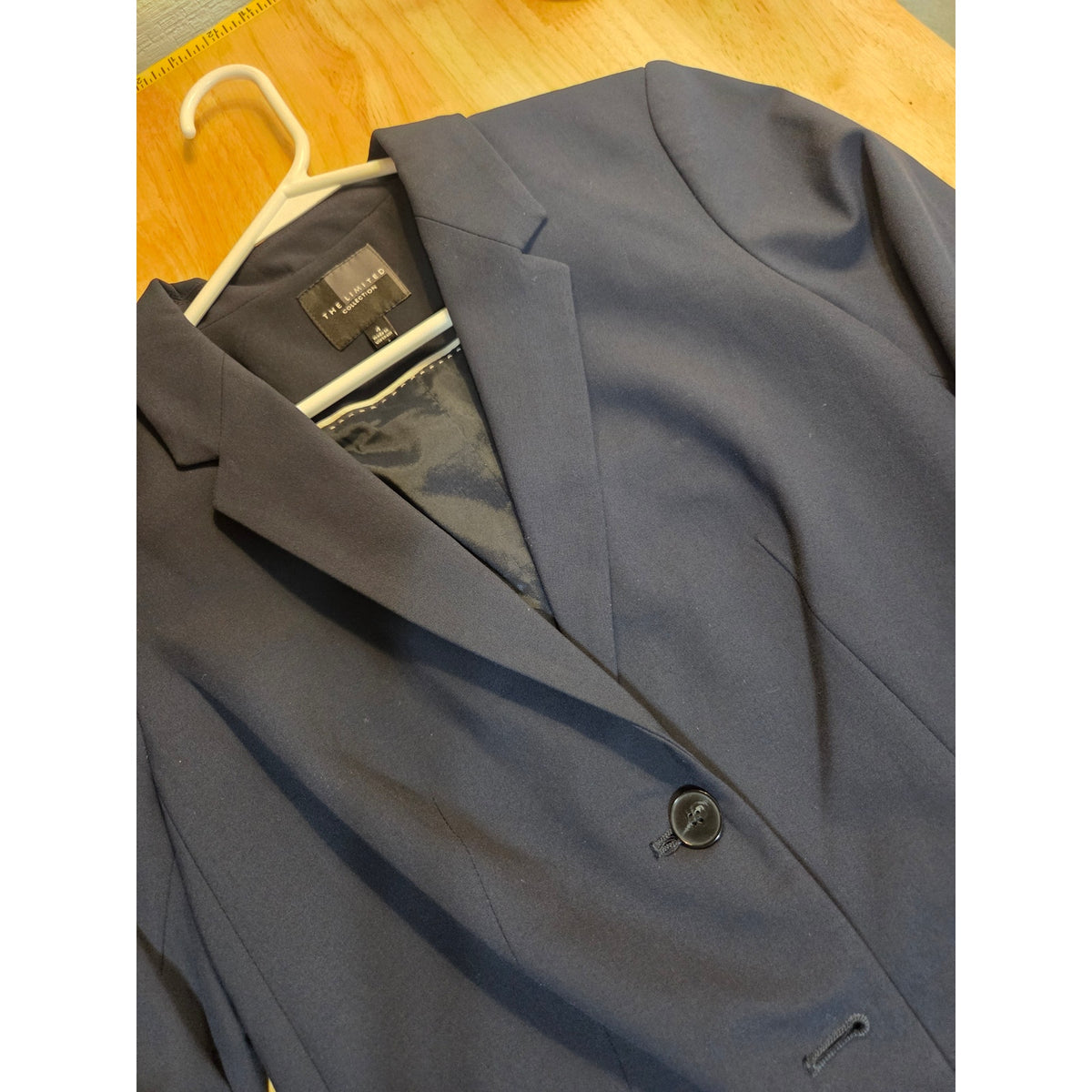 The Limited collection navy blue blazer size 4 fully lined women's fitted