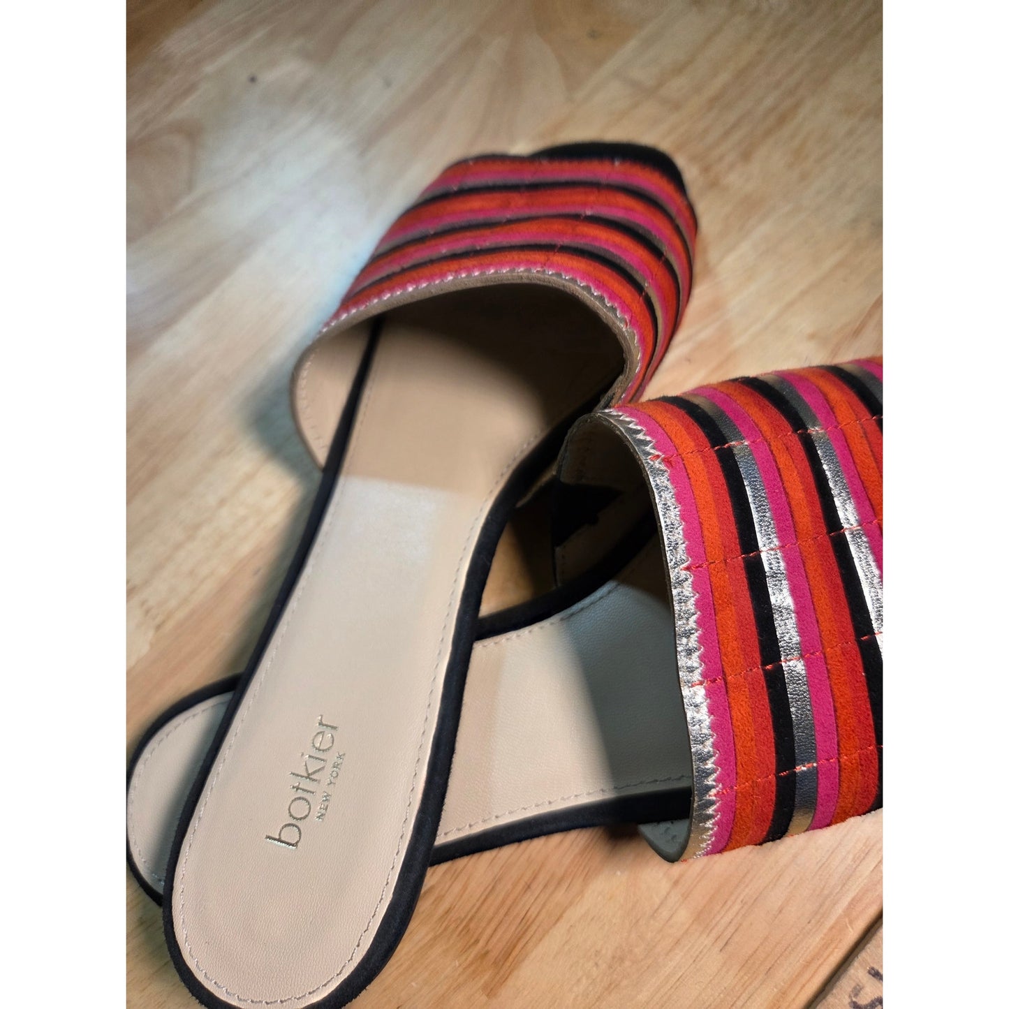 Botkier New York Marley Red silver Leather Slide Sandle Strap
9m