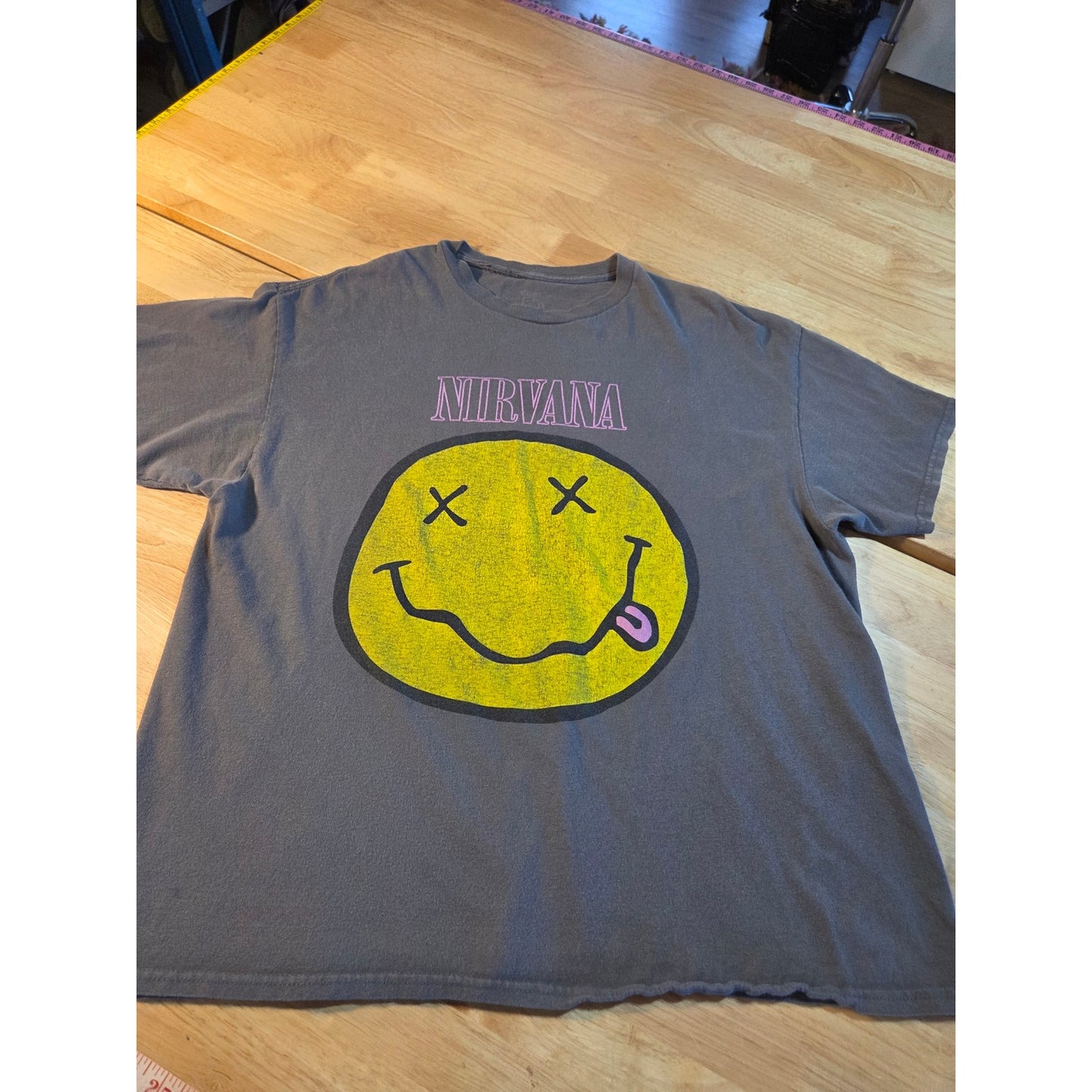 Nirvana Smiley Face T-shirt Gray 100% cotton extra large t-shirt