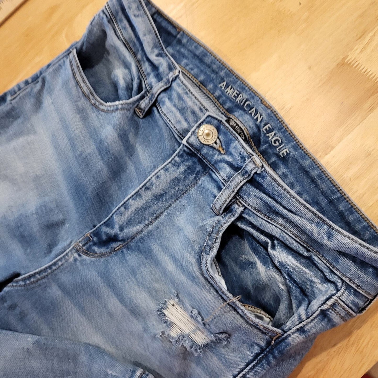 American Eagle Super Stretch Size 12 Straight Leg Distressed Medium Wash