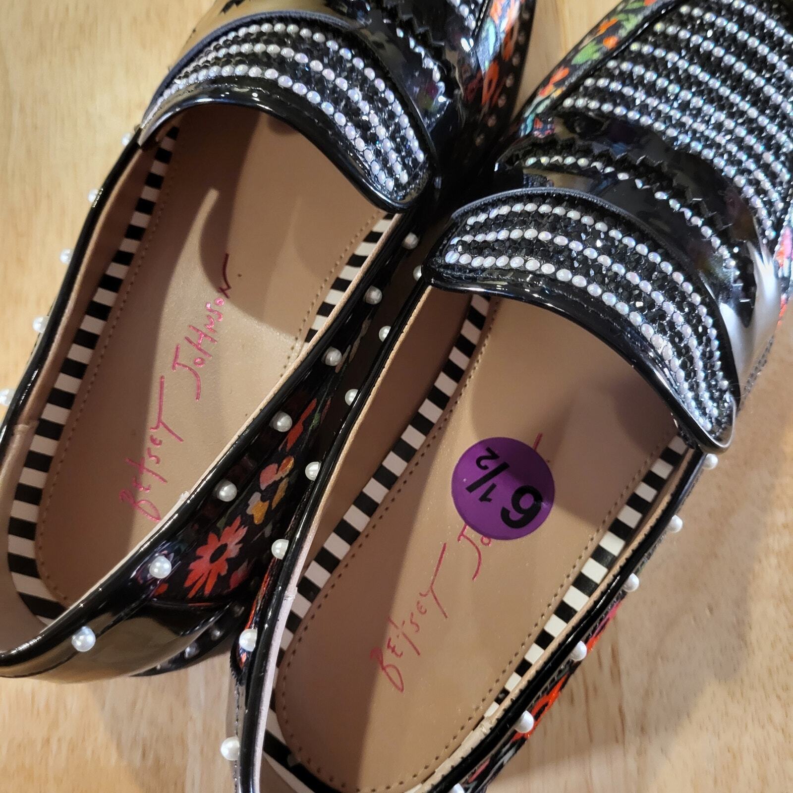 New Without Box Betsey Johnson Darian Loafer BLACK Ditsy Floral size 6.5 Rubber