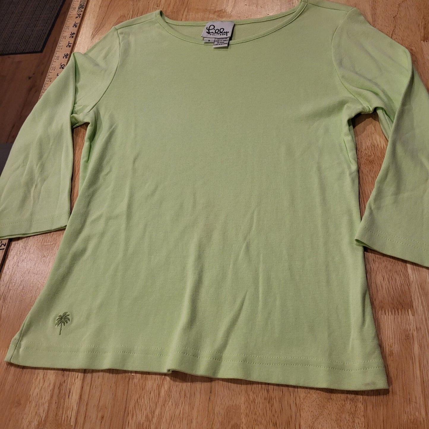 Pastel lime green Lilly Pulitzer 3/4 sleeve round neck t-shirt 100% cotton small