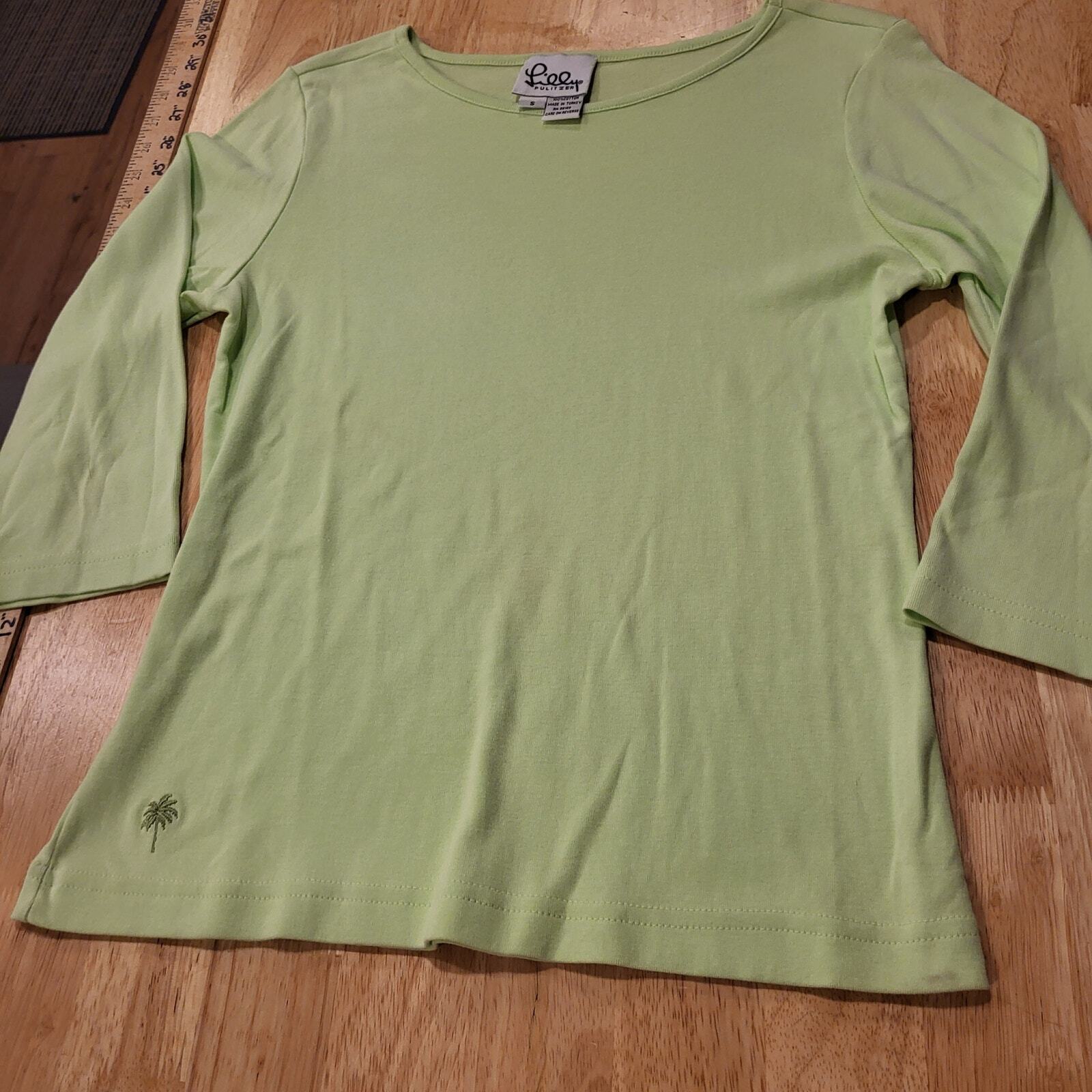 Pastel lime green Lilly Pulitzer 3/4 sleeve round neck t-shirt 100% cotton small