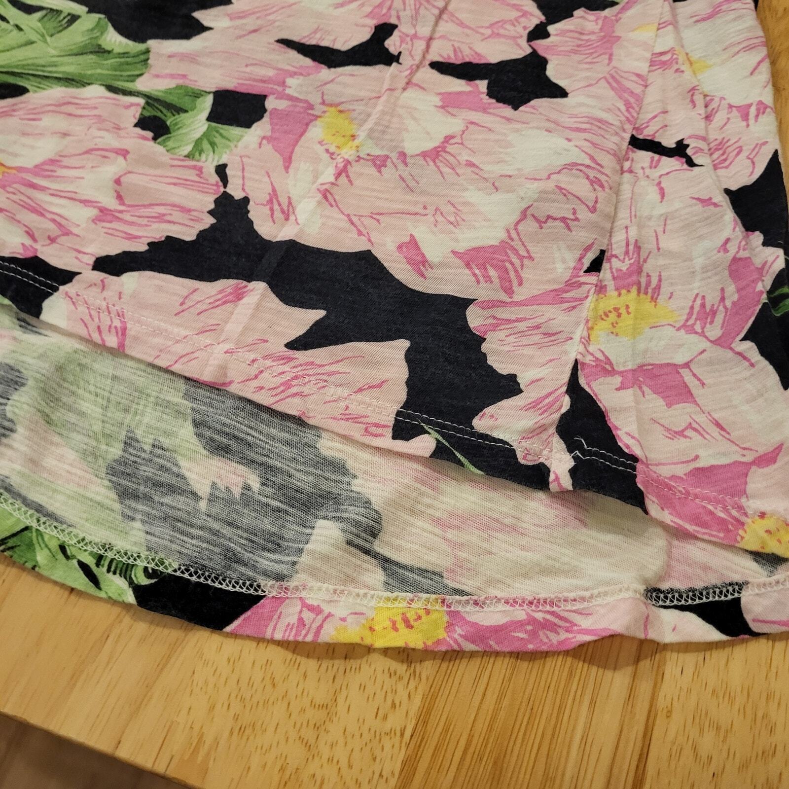 Floral French Connection pink & black T-shirt small 16"  pit to pit 23" long