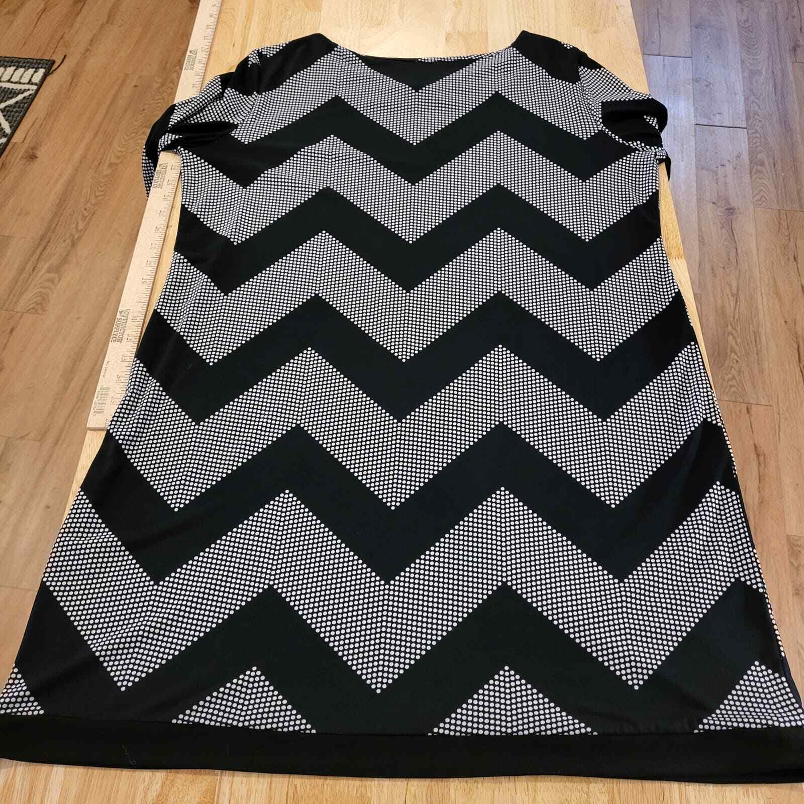 Black & White Chevron Print Wide Sleeve A-line XL