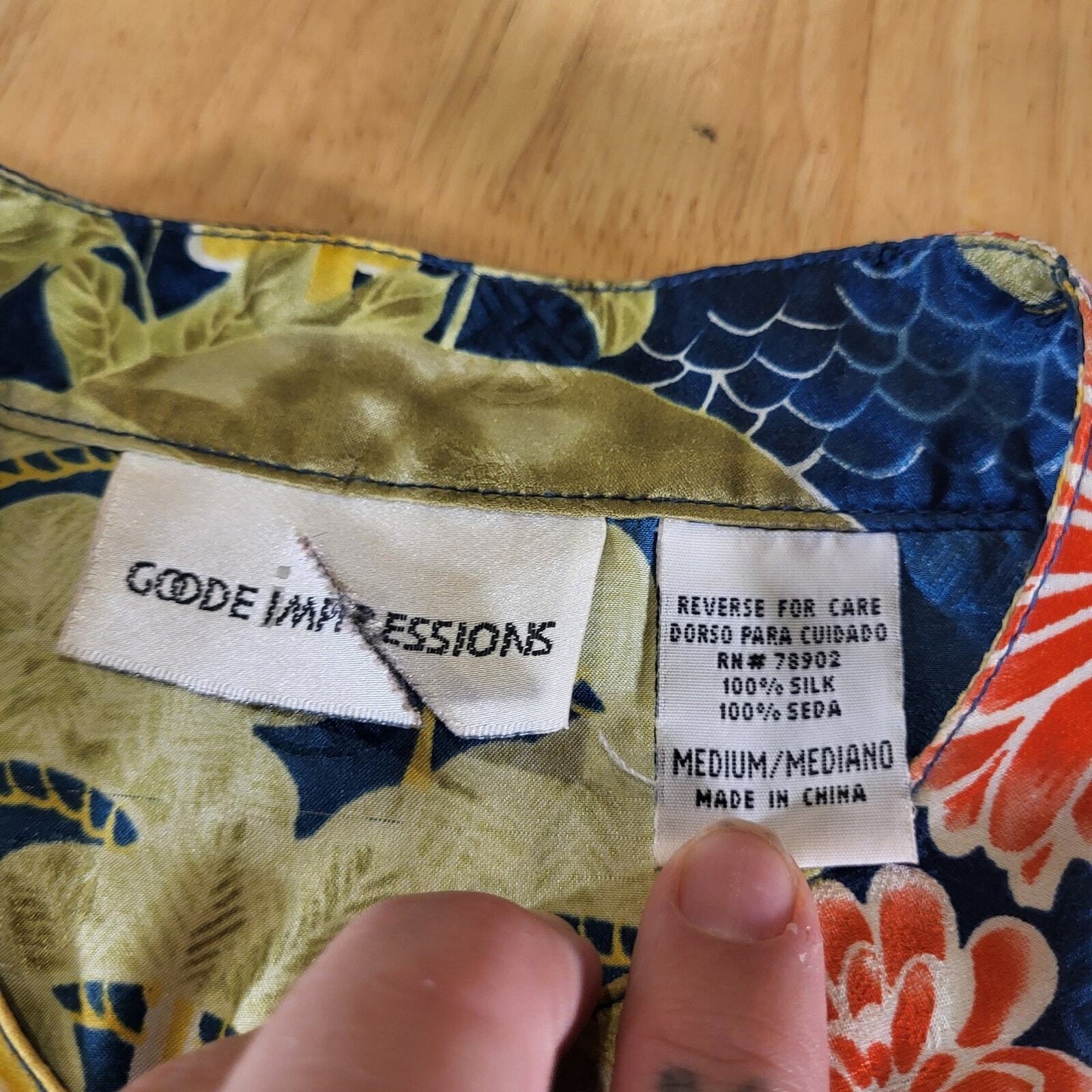 Vintage 100% Silk Asian Crane Floral Medium mandarin collar shell buttons 