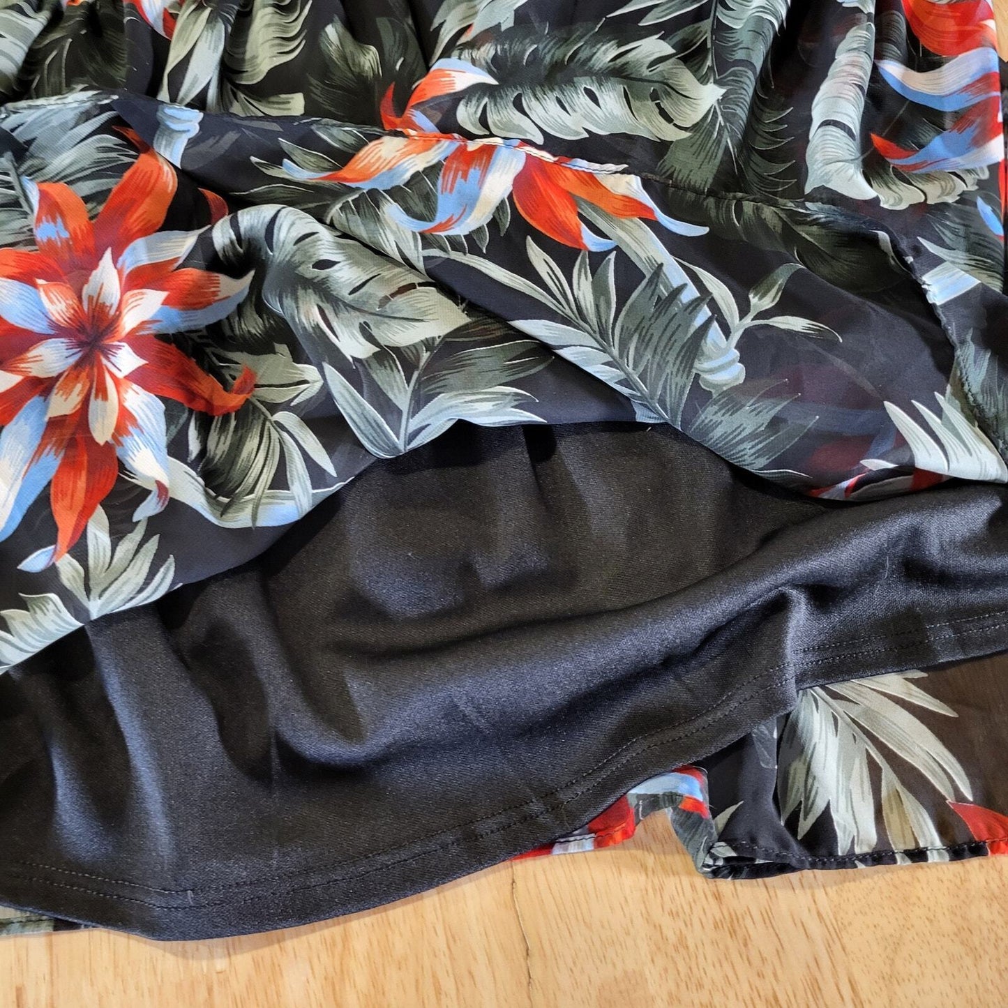 Aura Large Botanical Print Flowy Knee Length Dress Tie Back Empire Lined Sleeve