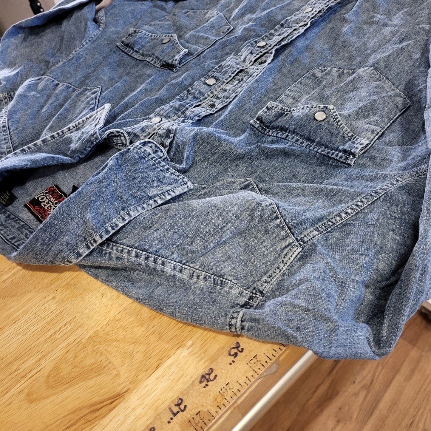 Rock and Roll Cowgirl Denim Pearl Snap Yolked Collared Button Down Long Sleeve 