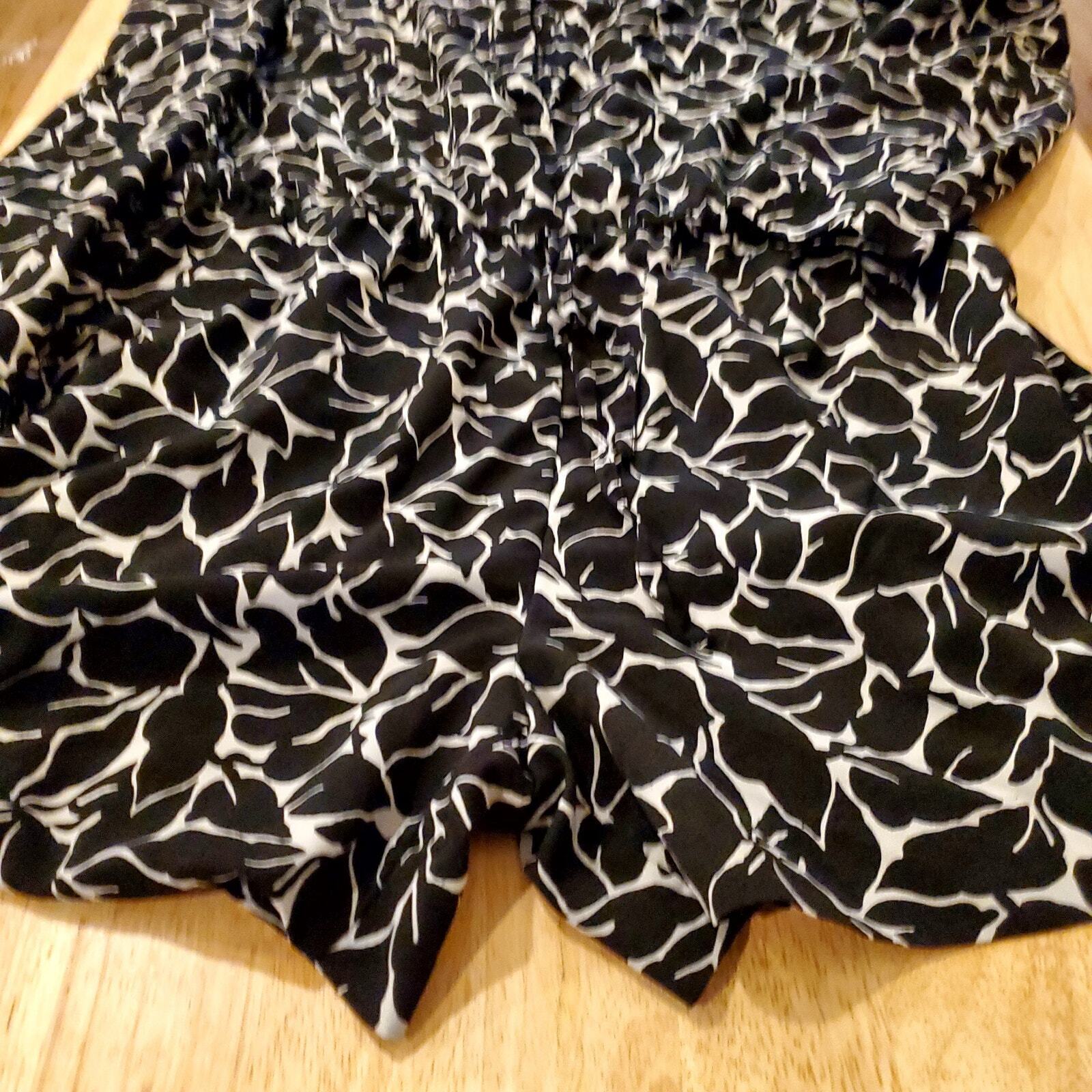 Ann Taylor Loft Black & White Abstract Romper Long Sleeve Shorts  Size 6 