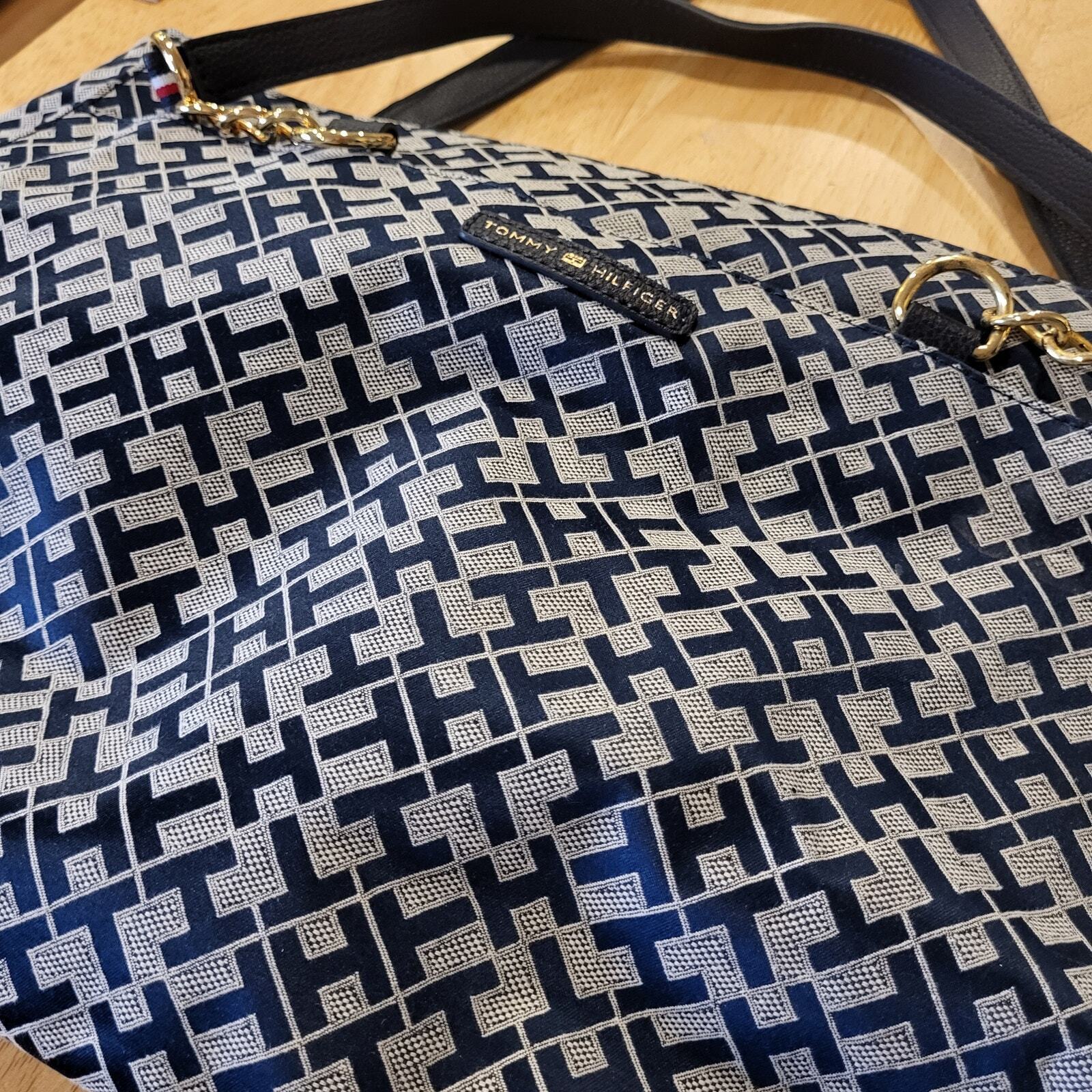 Tommy Hilfiger Signature Tote Bag  Blue White Gold 18" X 11" Shoulder Vegan