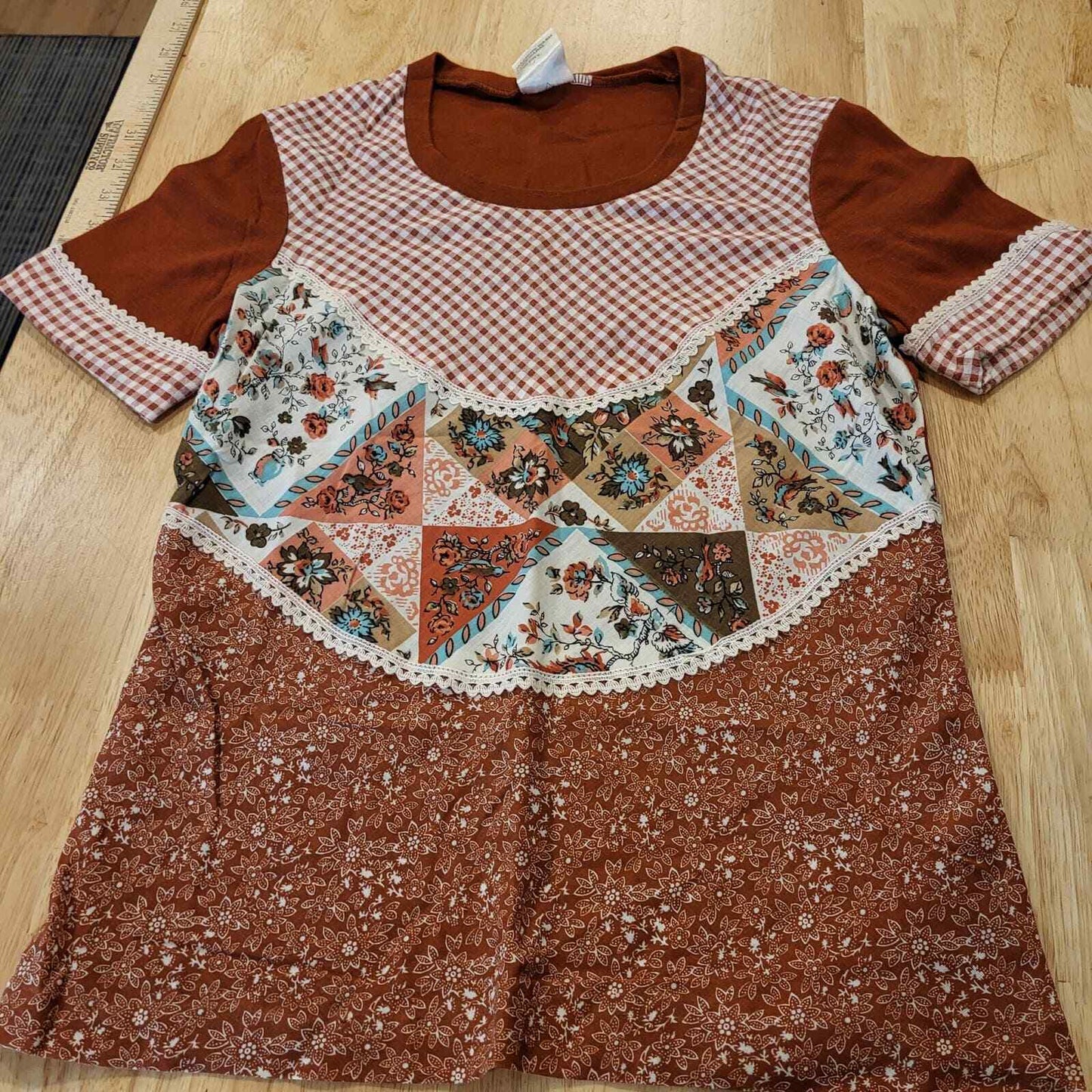 Vintage Jersey patchwork Brown top short sleeve lace trim gingham